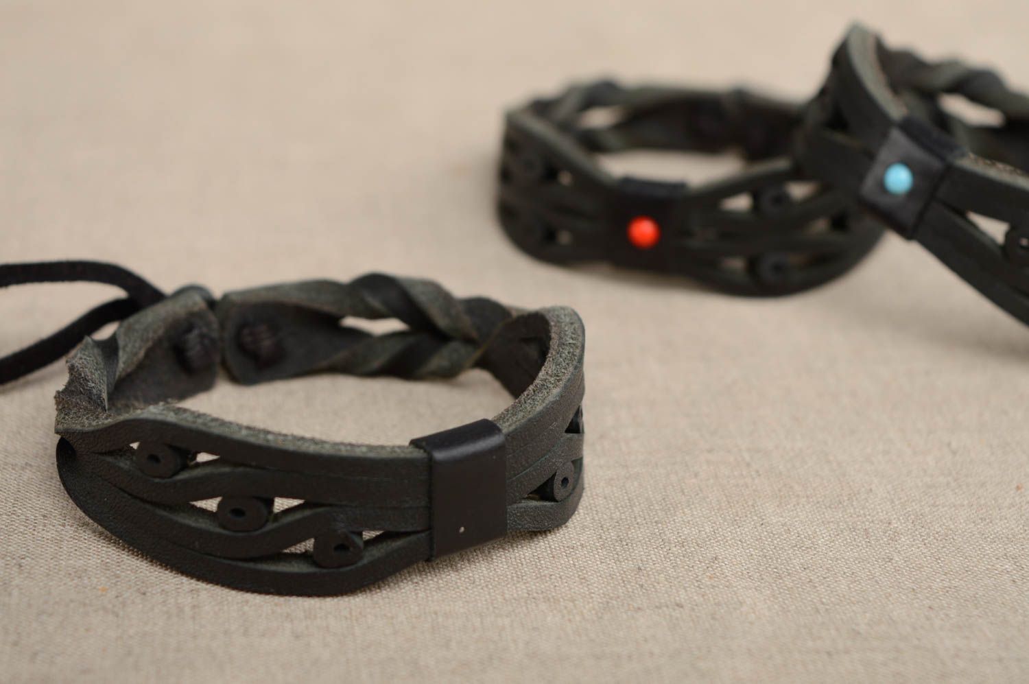 Bracelet fait main original en vrai cuir accessoire noir tressé réglable photo 3