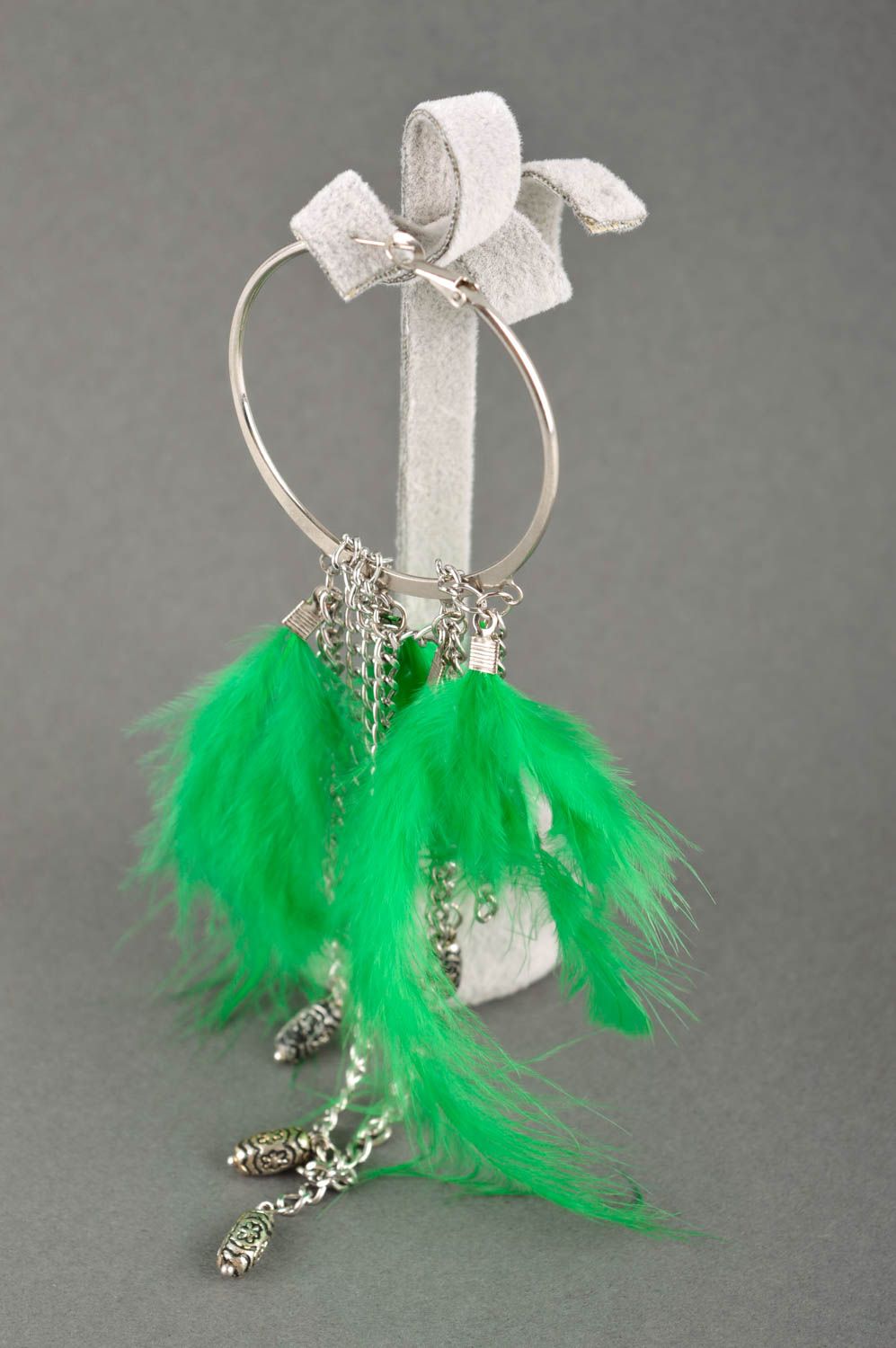 Boucle d'oreille plumes vert Bijou fait main design original Cadeau femme photo 1