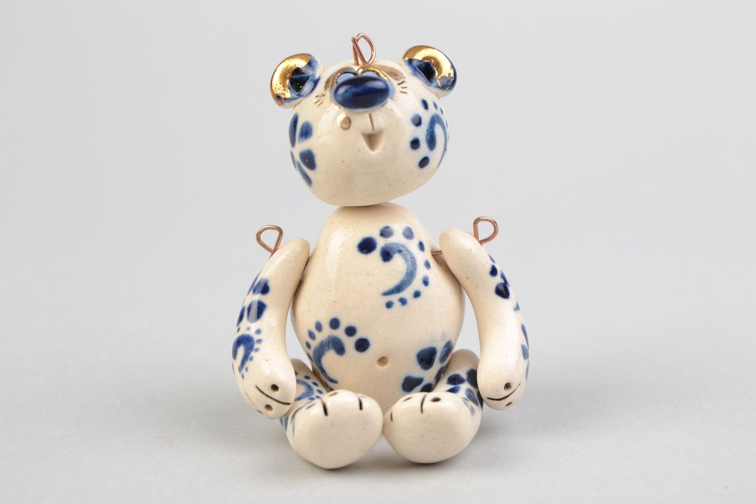 Handgemachter Anhänger aus Keramik in Form des Bären klein künstlerisch foto 3