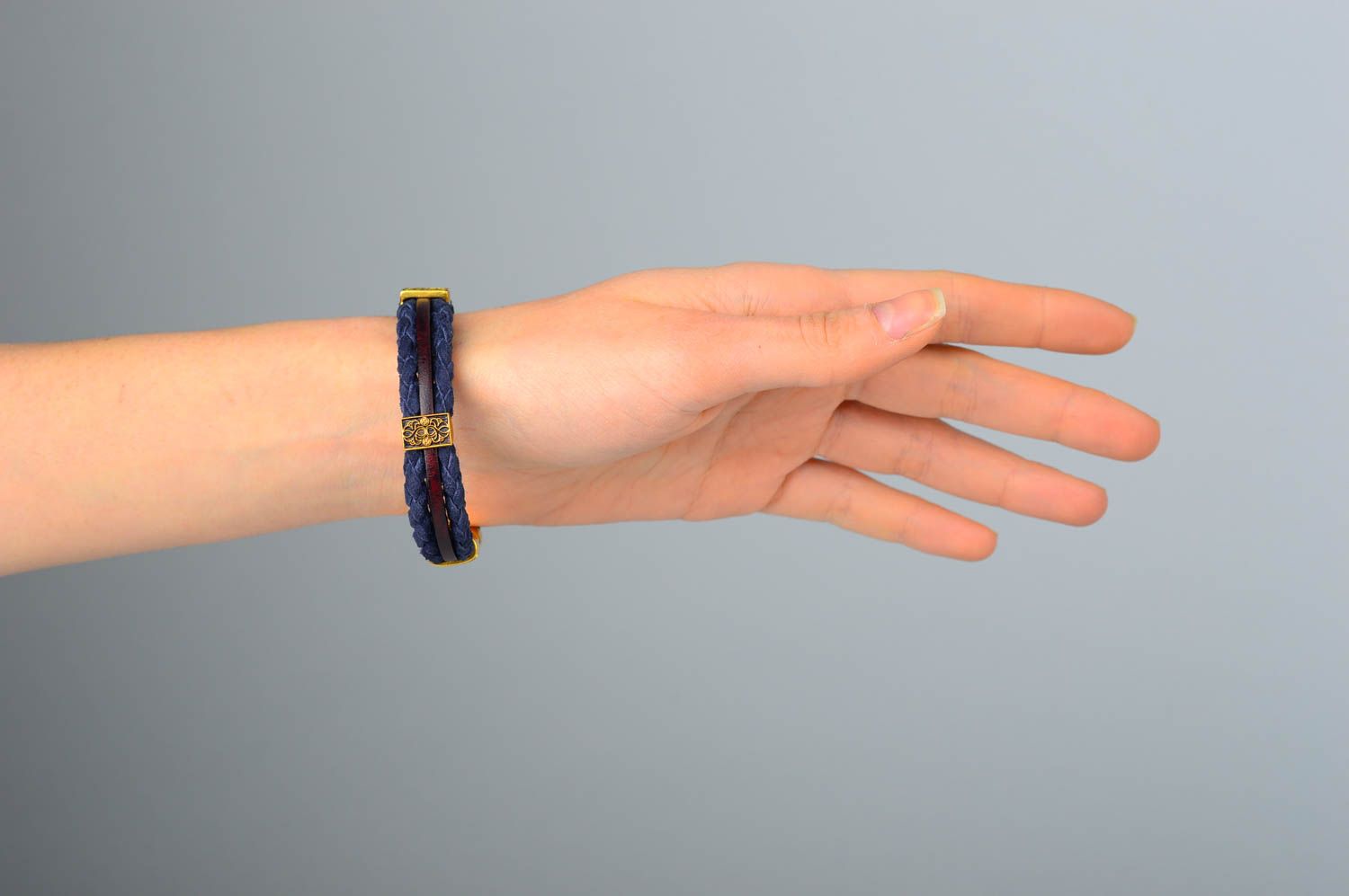 Синий двойной браслет на руку хенд мейд кожаный браслет украшение из кожи  фото 2