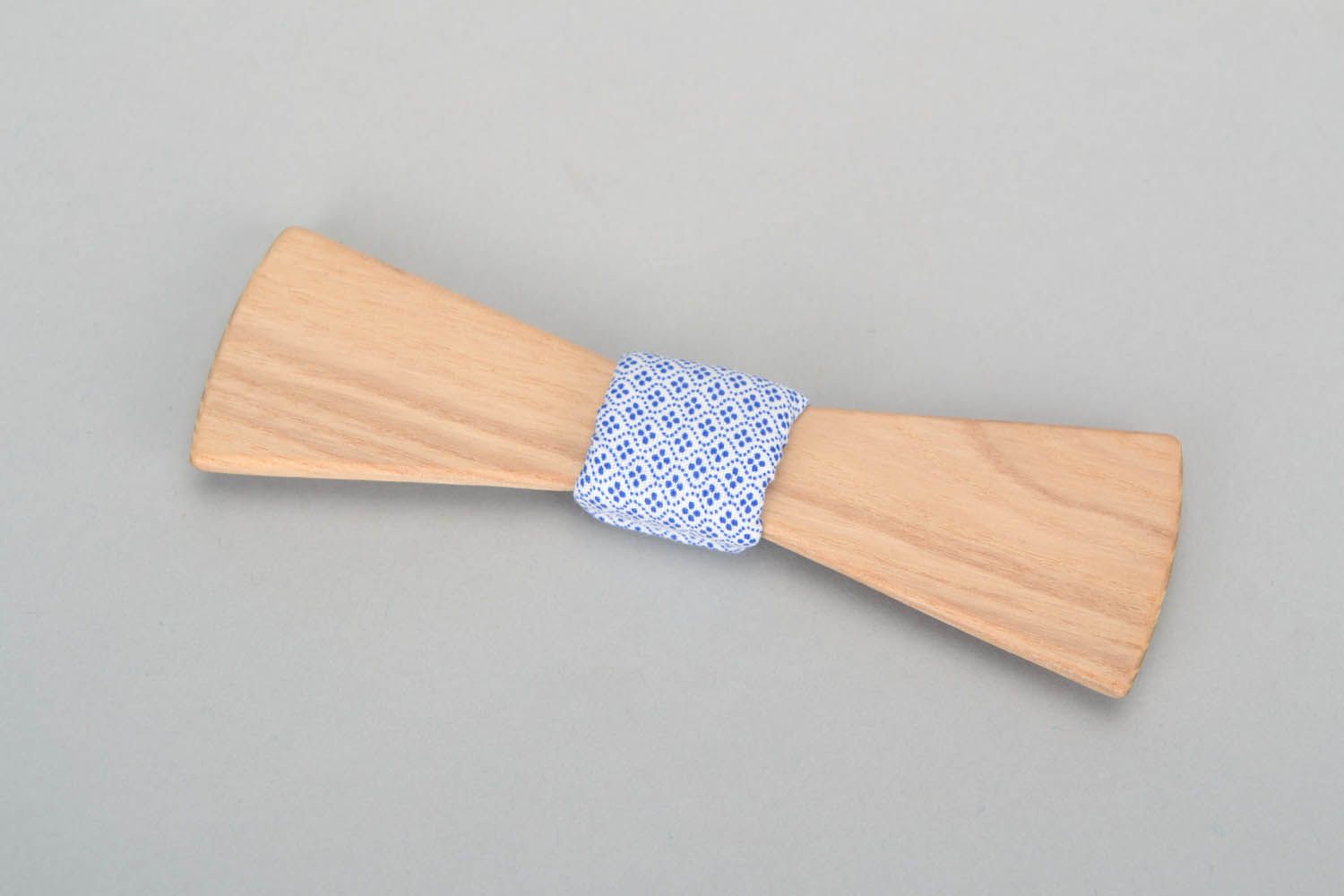 handmade wooden bow tie photo 2
