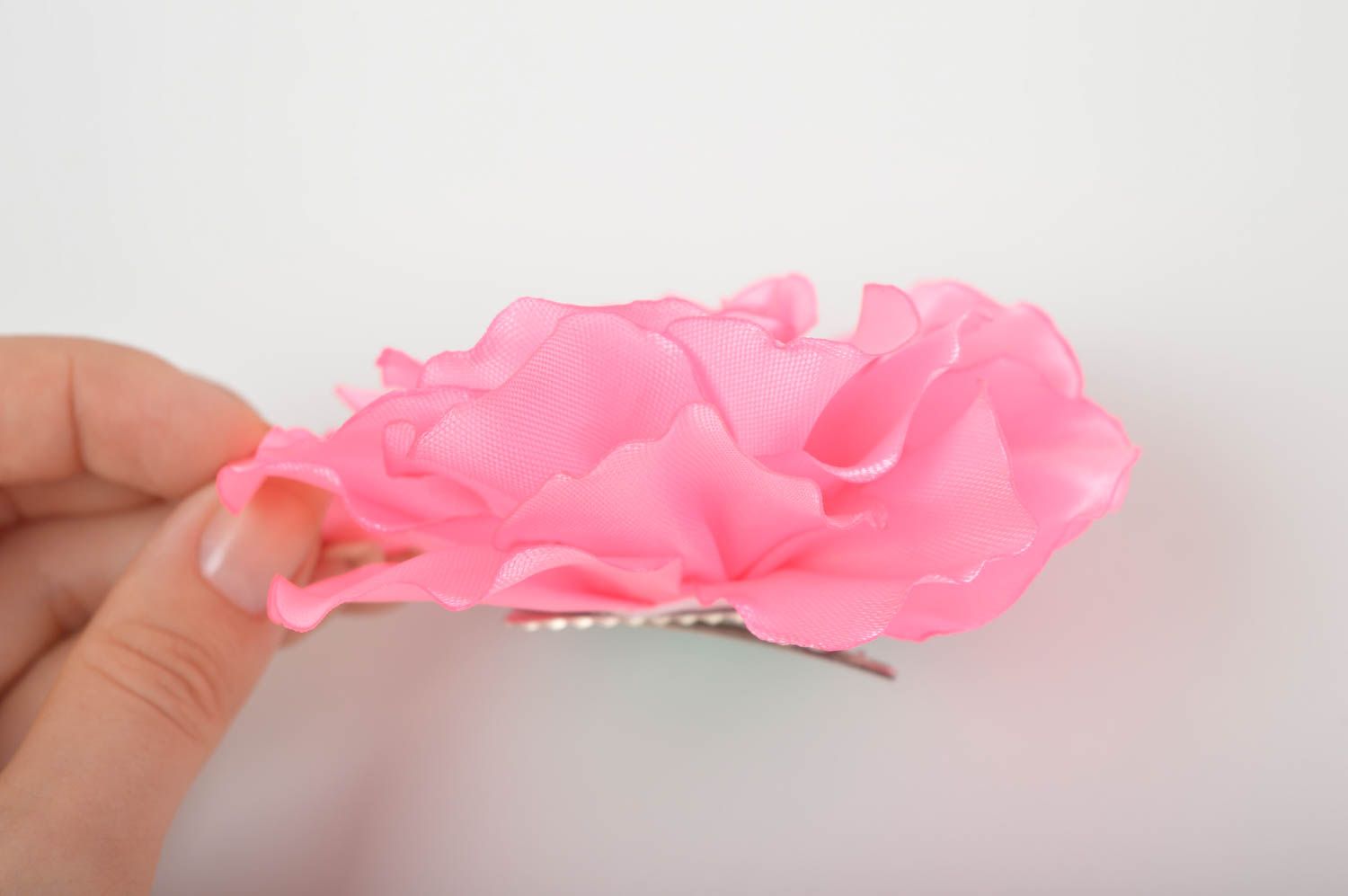 Barrette fleur rose faite main Pince cheveux en satin Cadeau pour fille photo 3