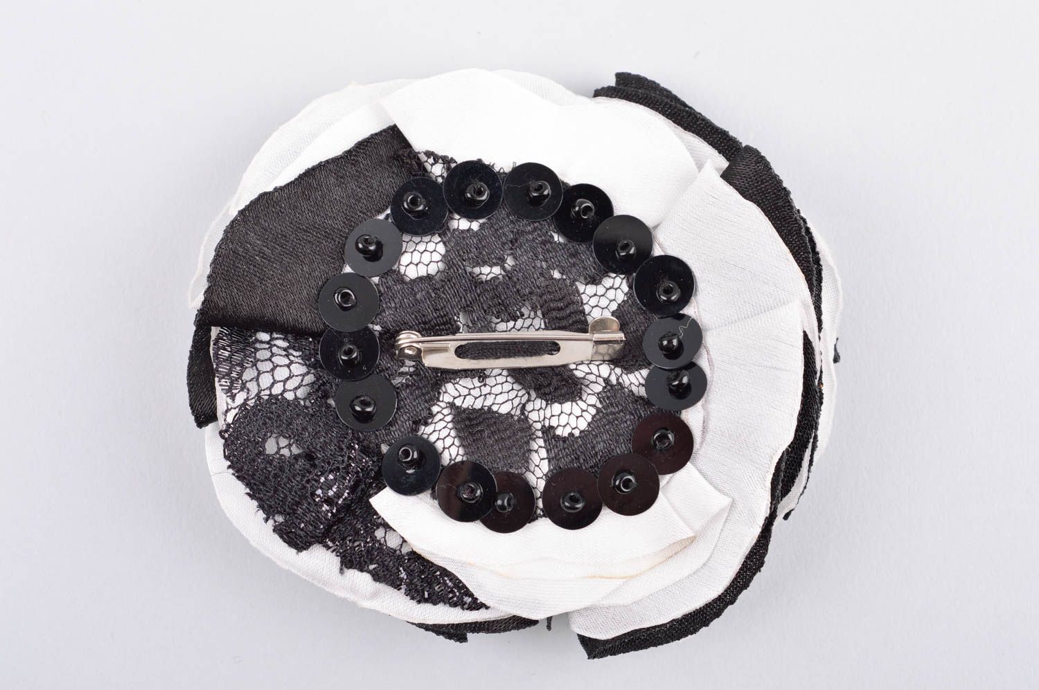 Broche artesanal negro con encaje accesorio de moda regalo original para mujer foto 5