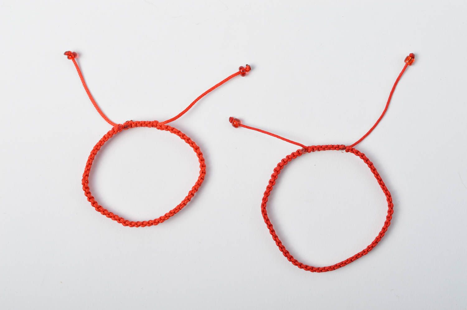 Bracelets textiles fils rouges Bijoux fait main Accessoires enfant 2 pièces photo 3