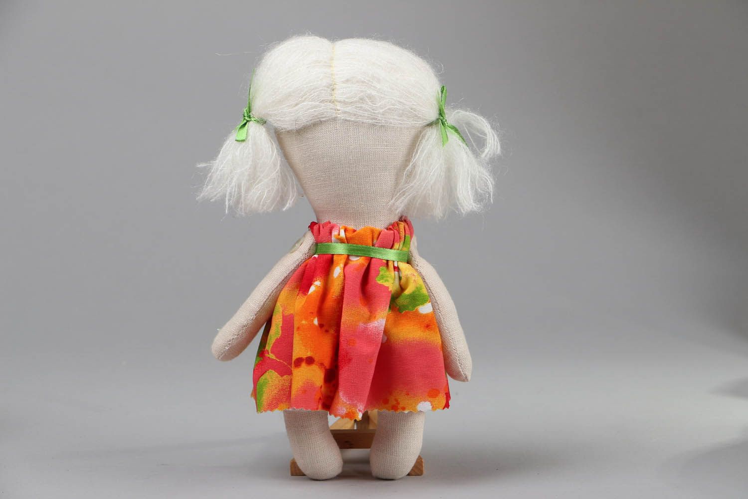 Peluche artisanale poupée en robe faite main photo 3