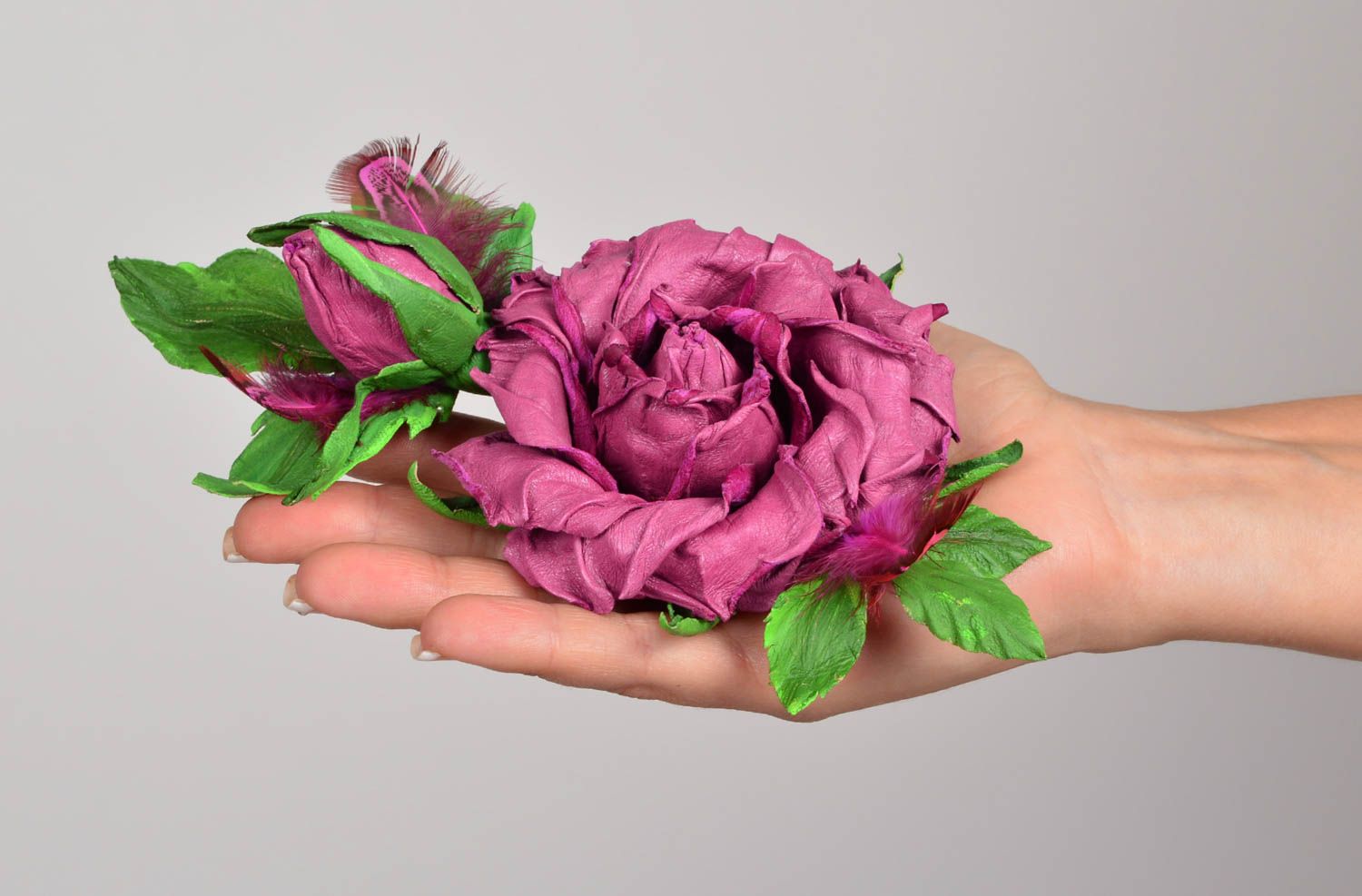 Handmade Blume Brosche Accessoire für Frauen Designer Schmuck violett aus Leder foto 5