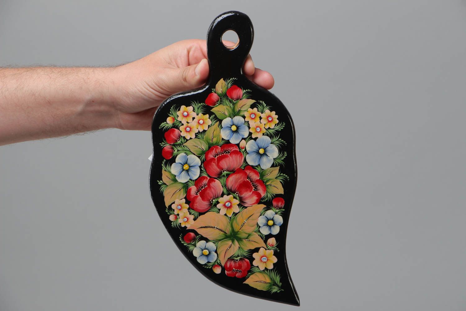 Tabla de cortar decorada hecha a mano de madera pintada al óleo con flores foto 5