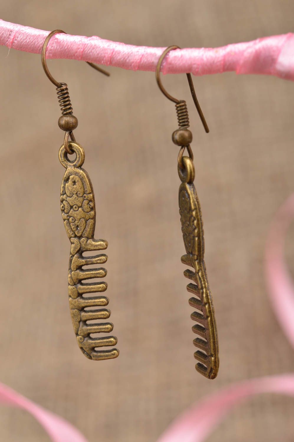 Boucles d'oreilles pendantes métal en forme de peignes originales faites main photo 1