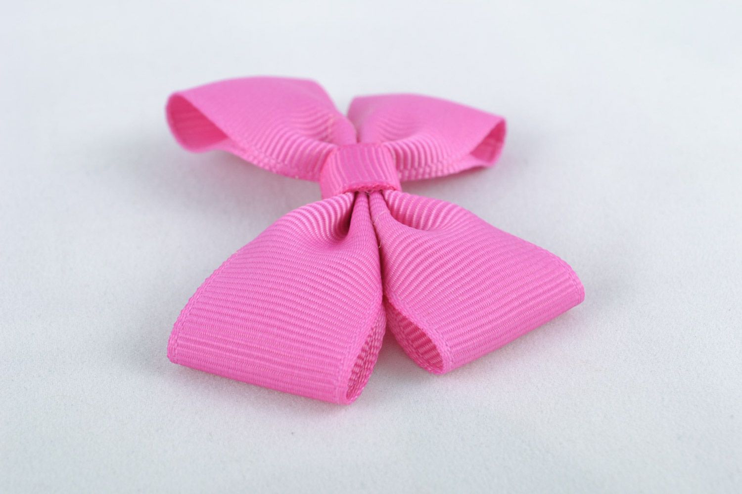 Handmade textile ribbon bow hair clip of crimson color photo 4