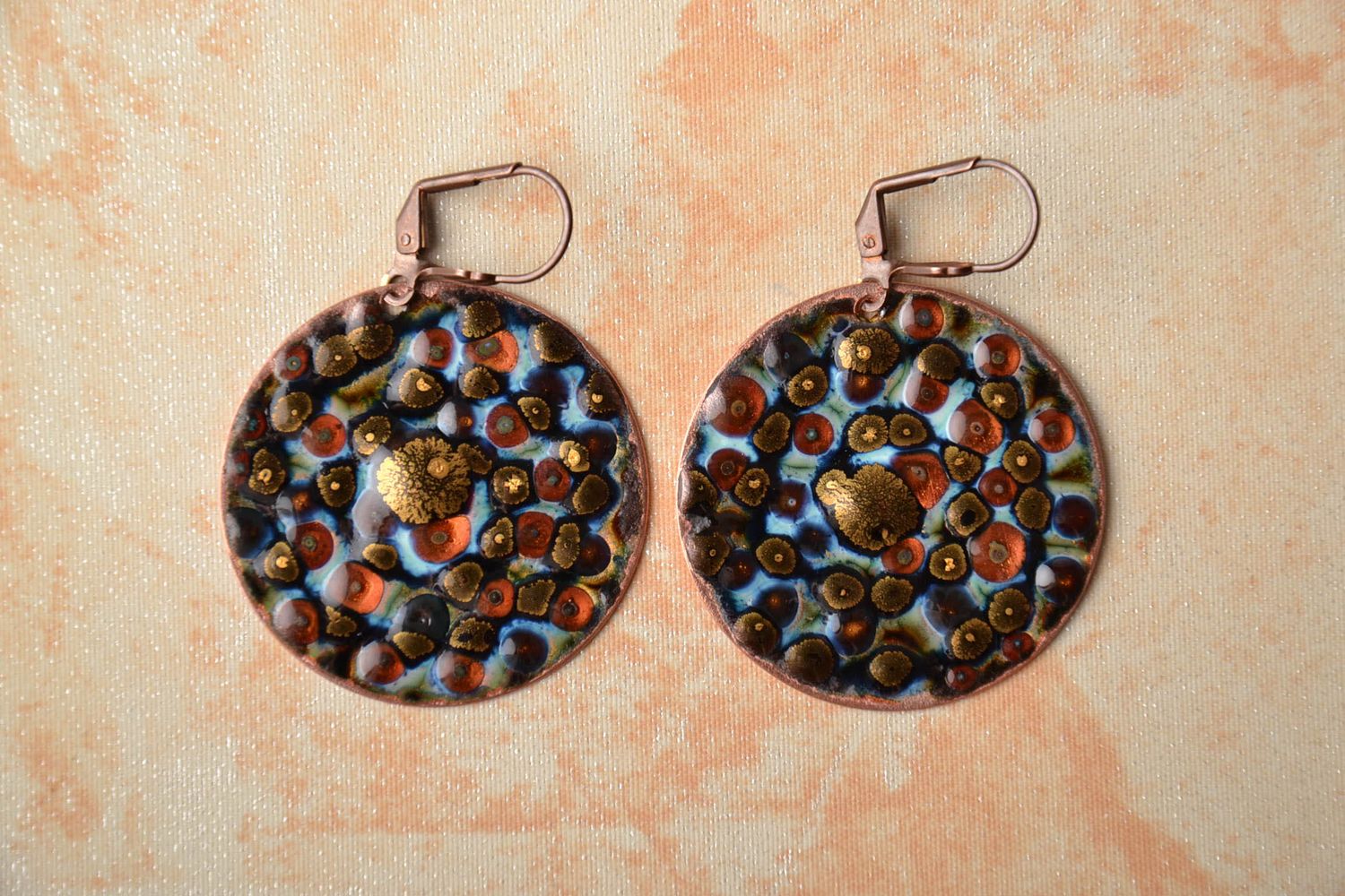 Handmade round copper earrings painted with enamels photo 1