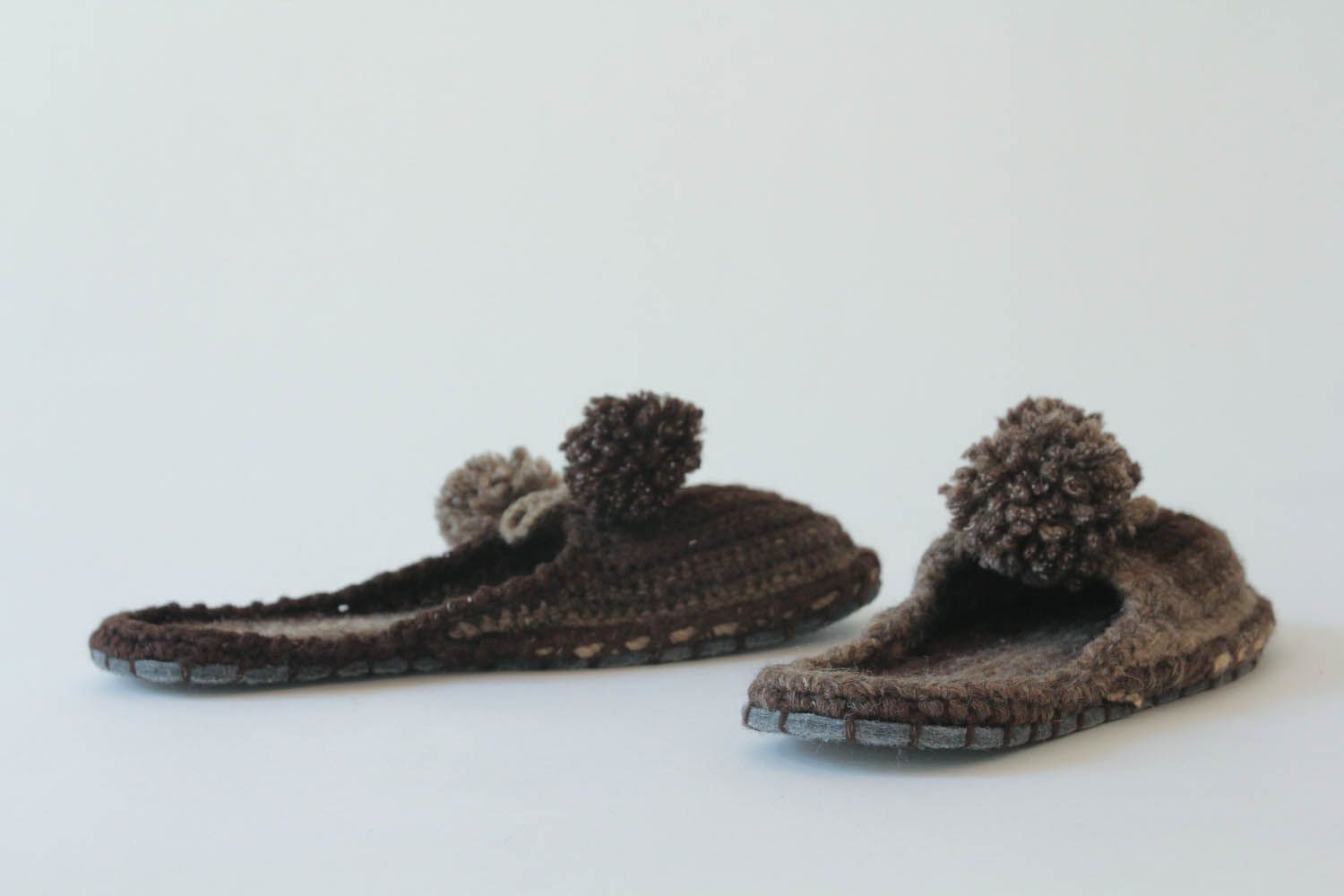 Brown knitted slippers photo 1
