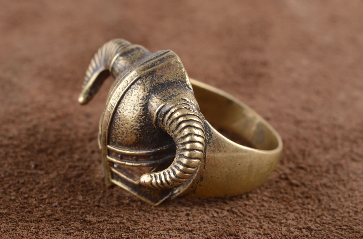 Мужское кольцо ручной работы красивое кольцо мужской аксессуар Шлем с рогами фото 1