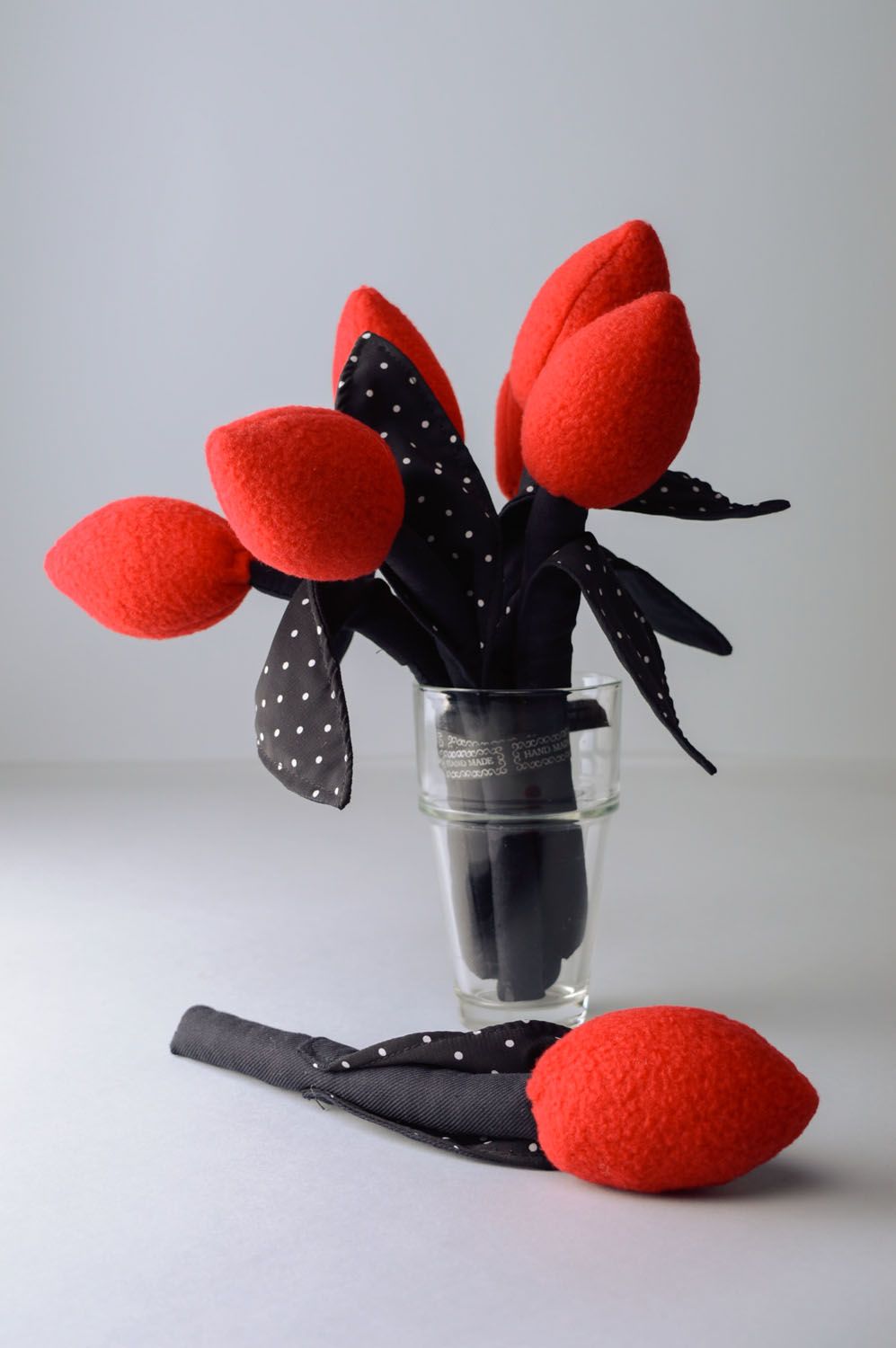 Искусственный цветок мягкий Черно-красный тюльпан фото 4