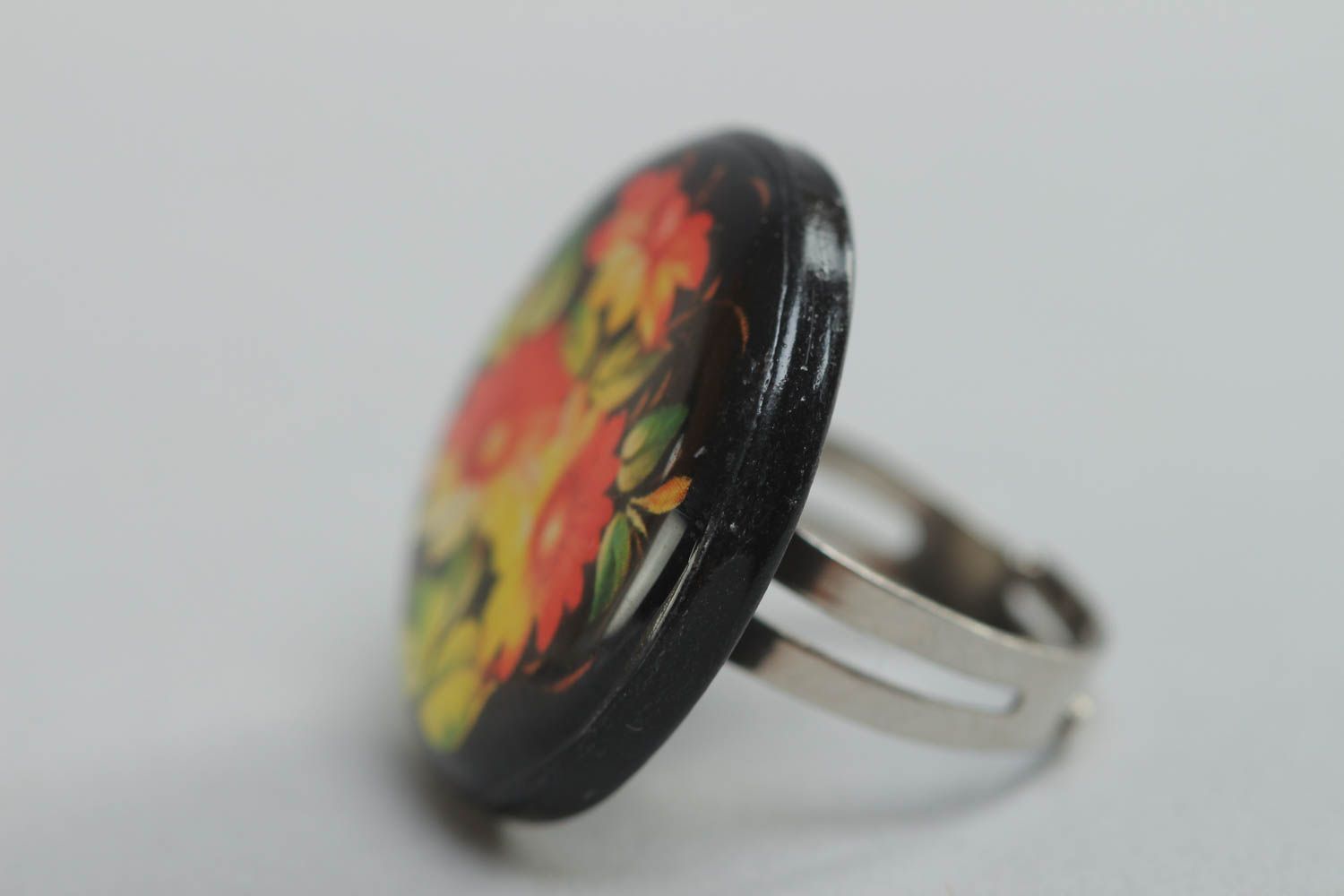 Beautiful handcrafted vintage ring made of polymeric clay and glass glaze with flower print photo 2