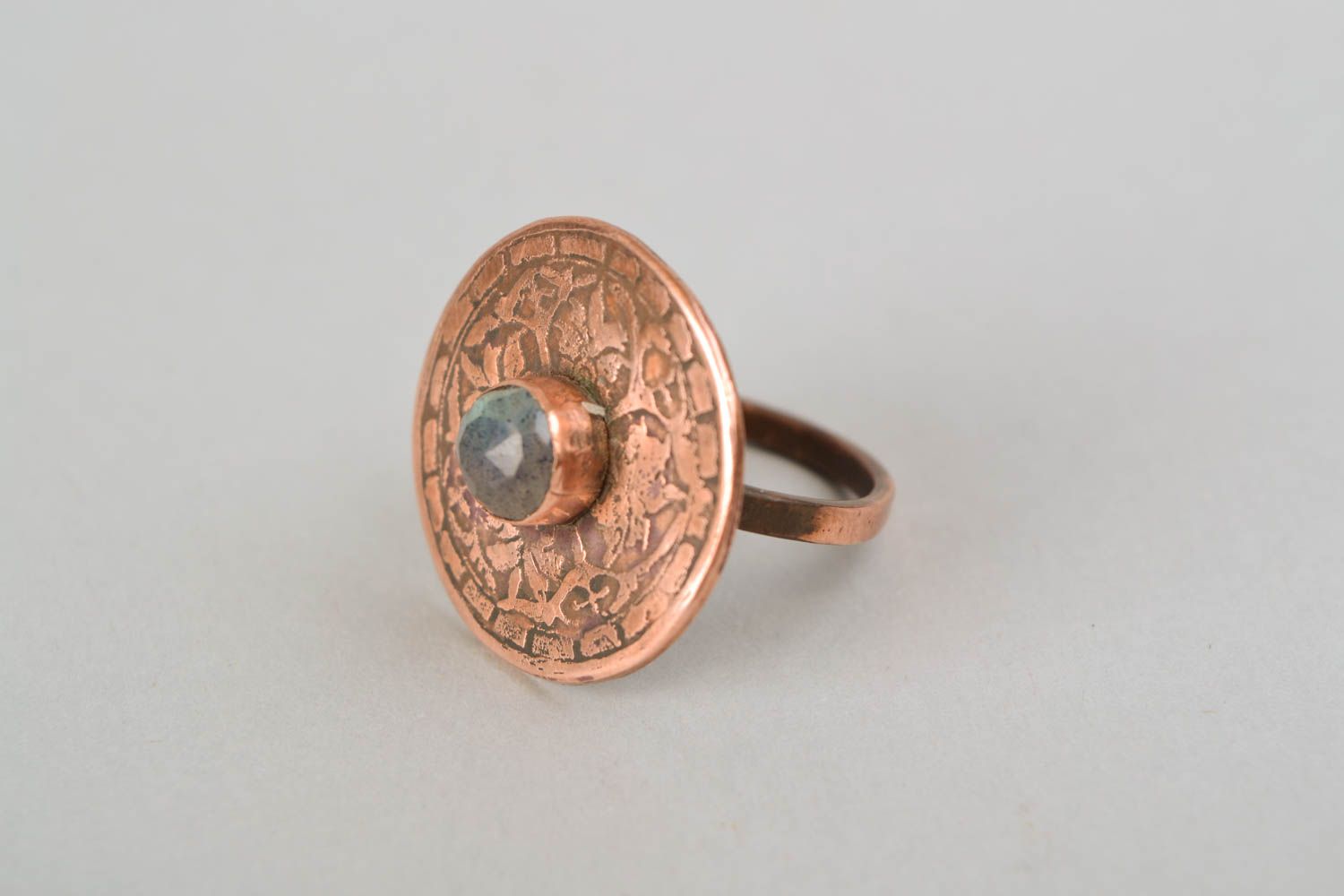 Copper ring with labradorite photo 1