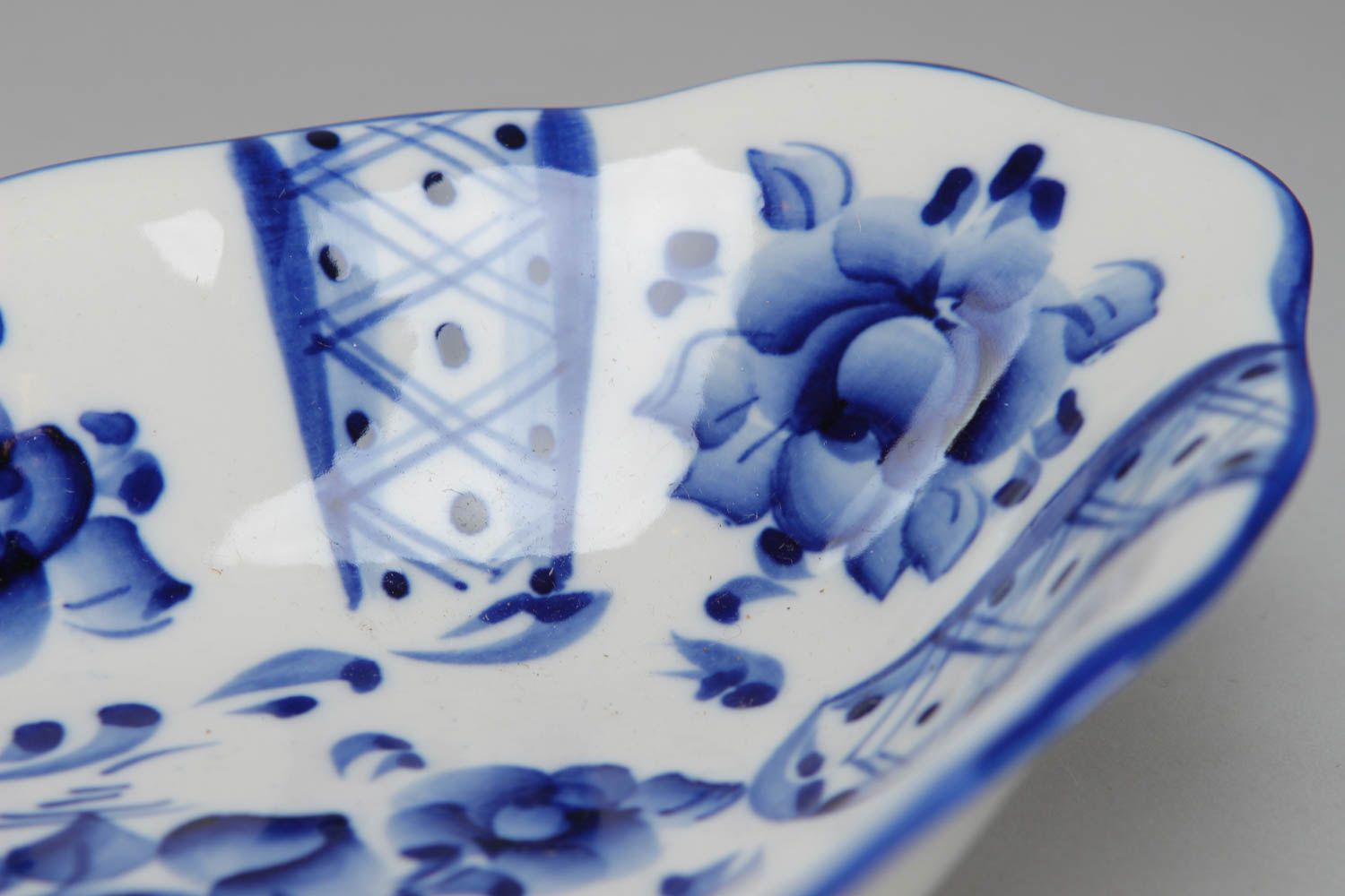 Porcelain dish with white and blue Gzhel painting  photo 3