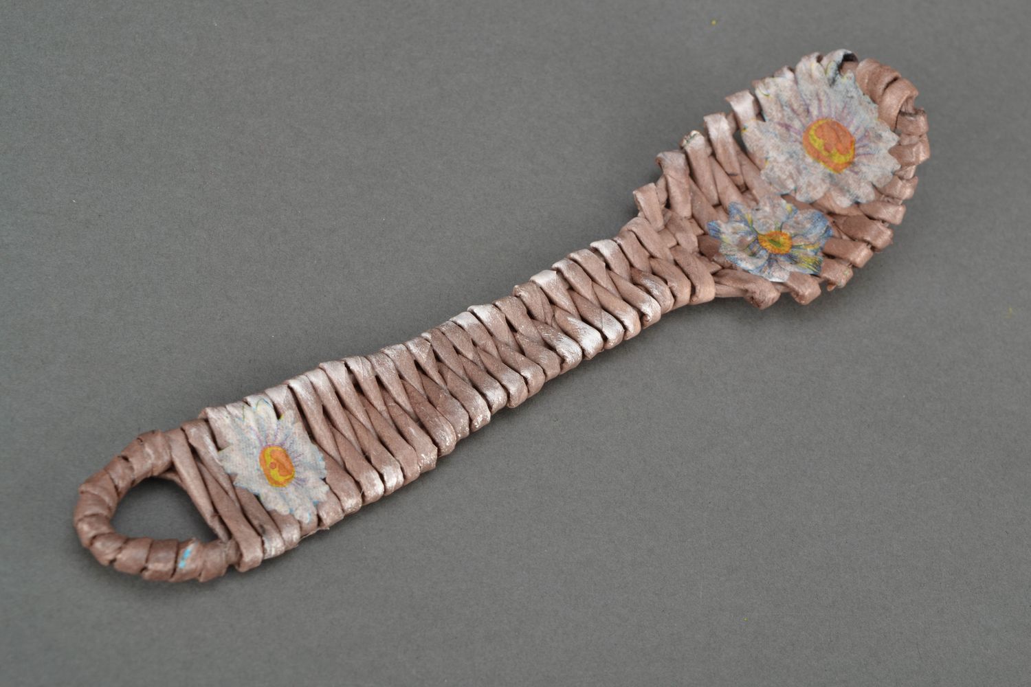 Необычная ложка из бумажных трубочек Ромашка фото 1