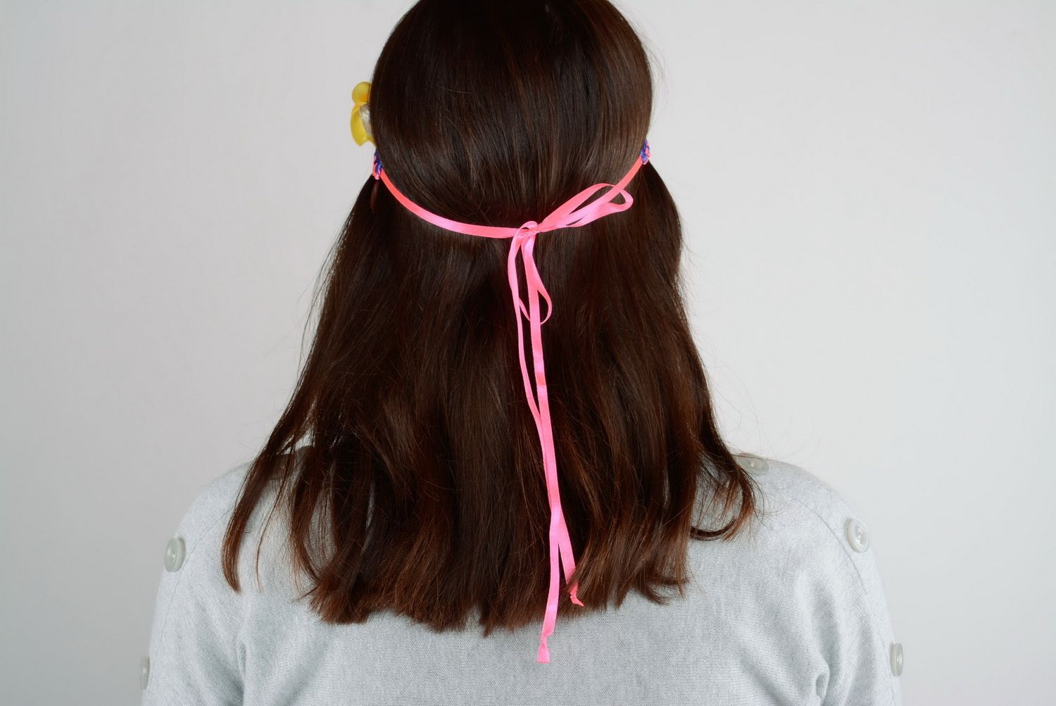 Bandeau pour cheveux fait main avec fleur jaune photo 2