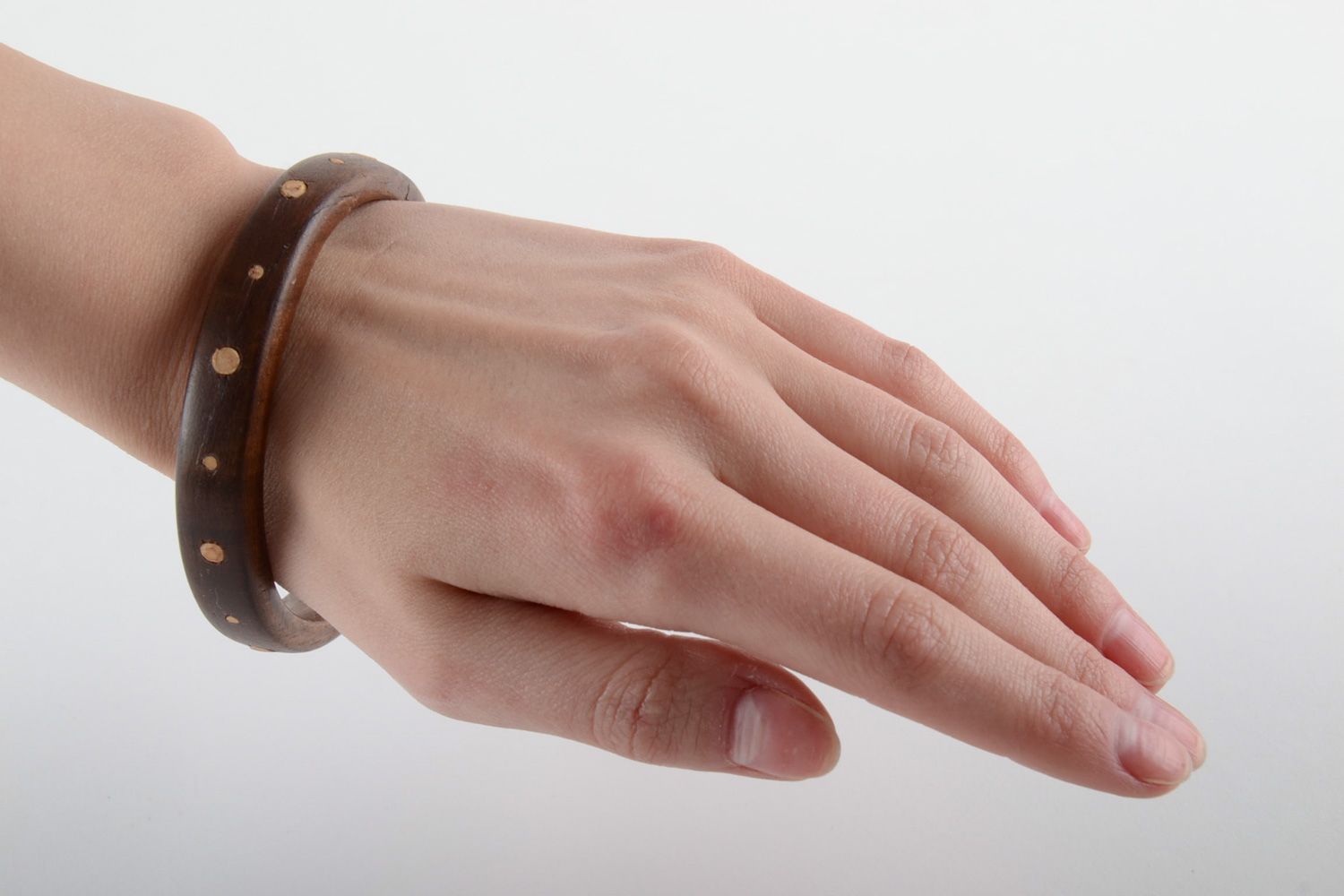 Handgemachtes dünnes Armband aus Holz mit Intarsie Durchmesser 75 mm für Mädchen foto 6