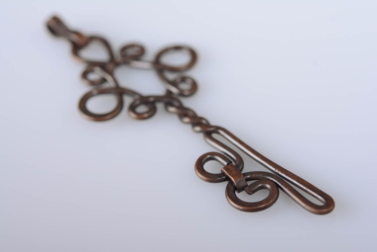 Pendentif clé en cuivre wire wrapping fait main original tordu pour femme photo 4