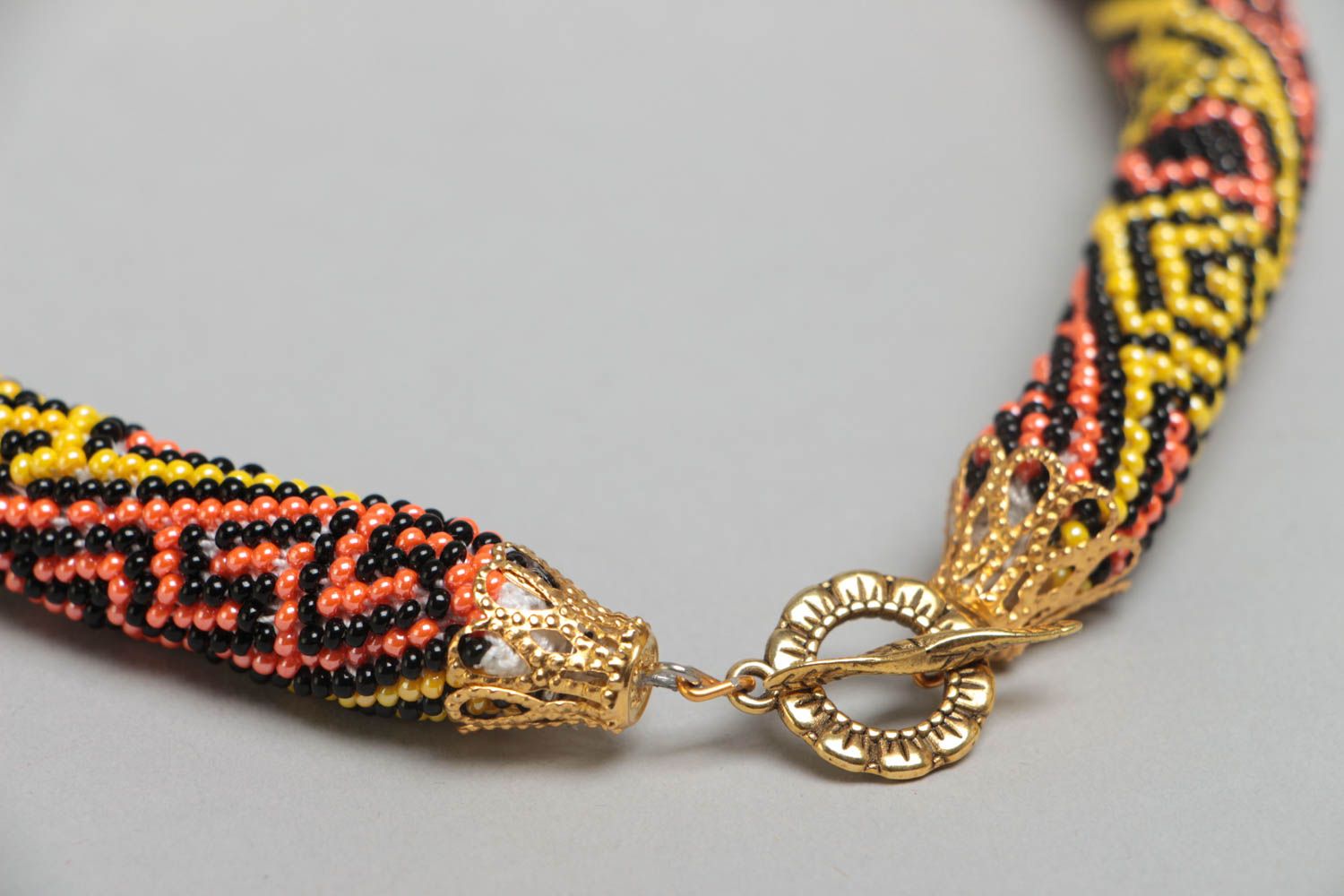 Geflochtenes Collier handmade aus Rocailles Perlen Halsschmuck mit Ornament  foto 4