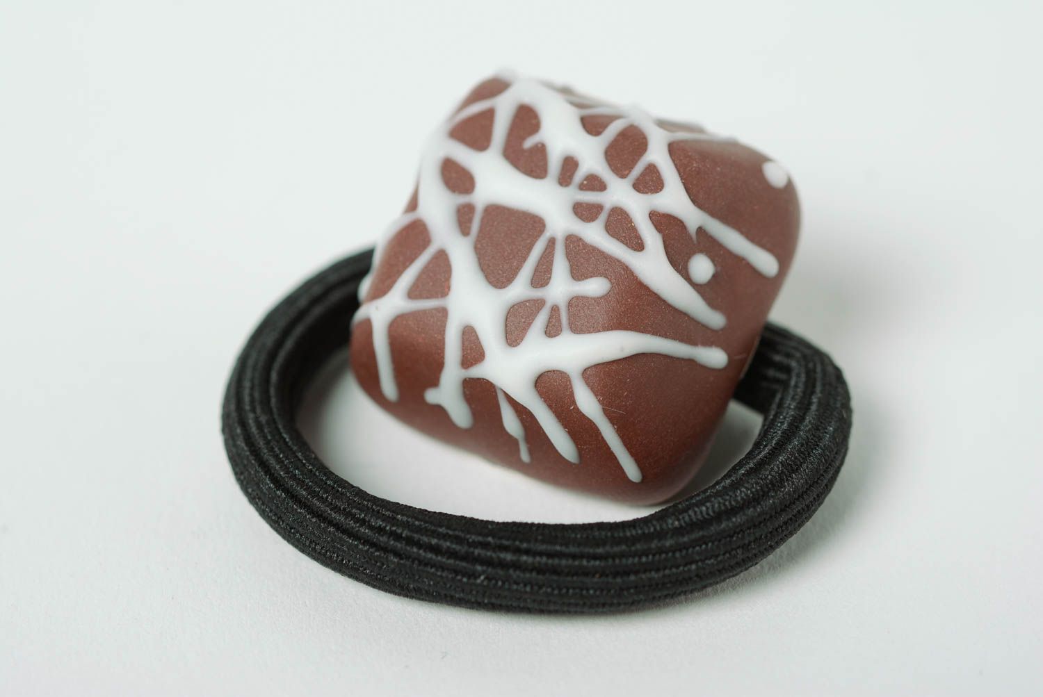 Ungewöhnlicher kleiner Schokolade Haargummi handmade aus Polymerton schön für Mädchen foto 1