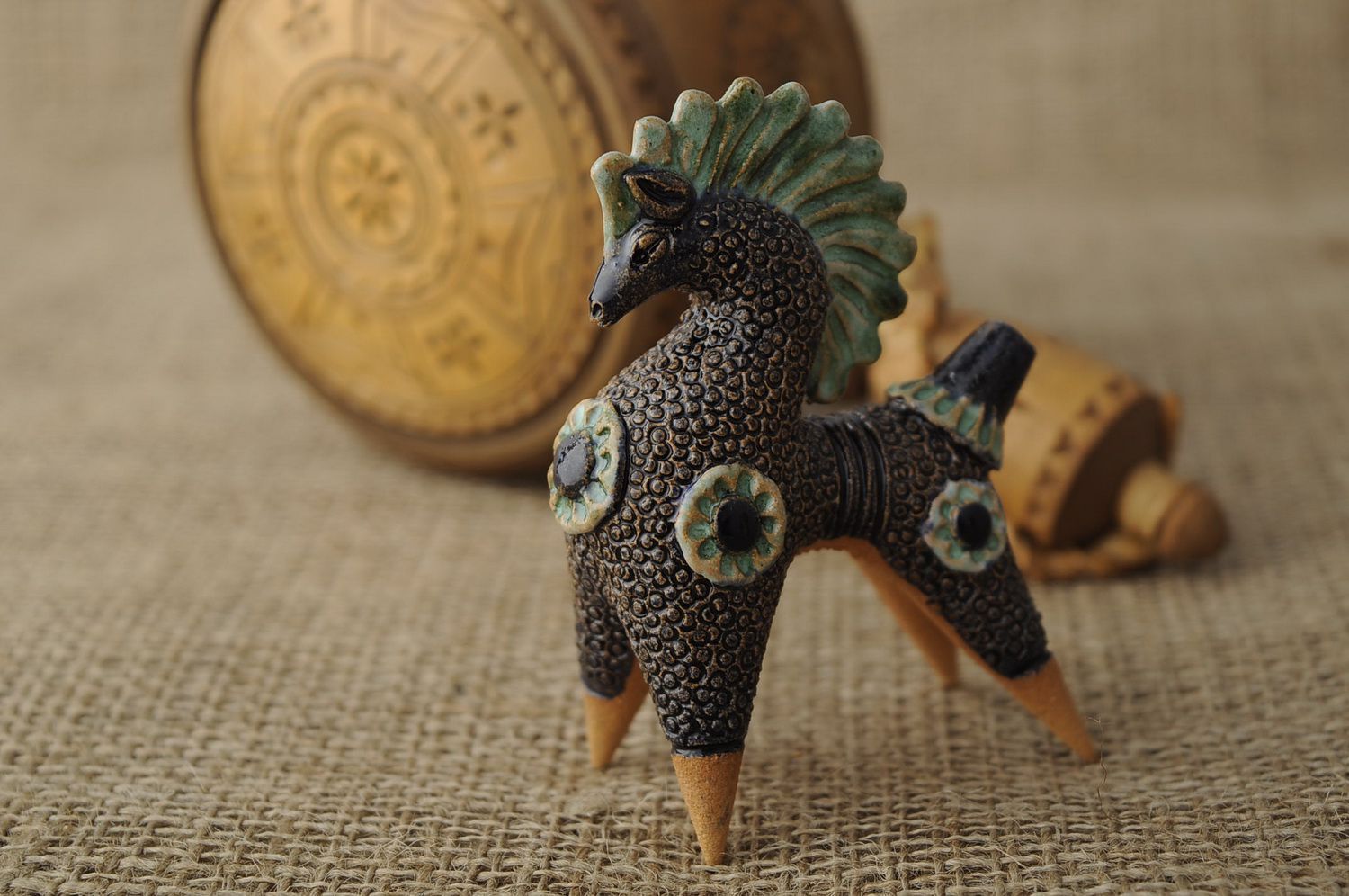 Clay penny whistle Horse photo 2