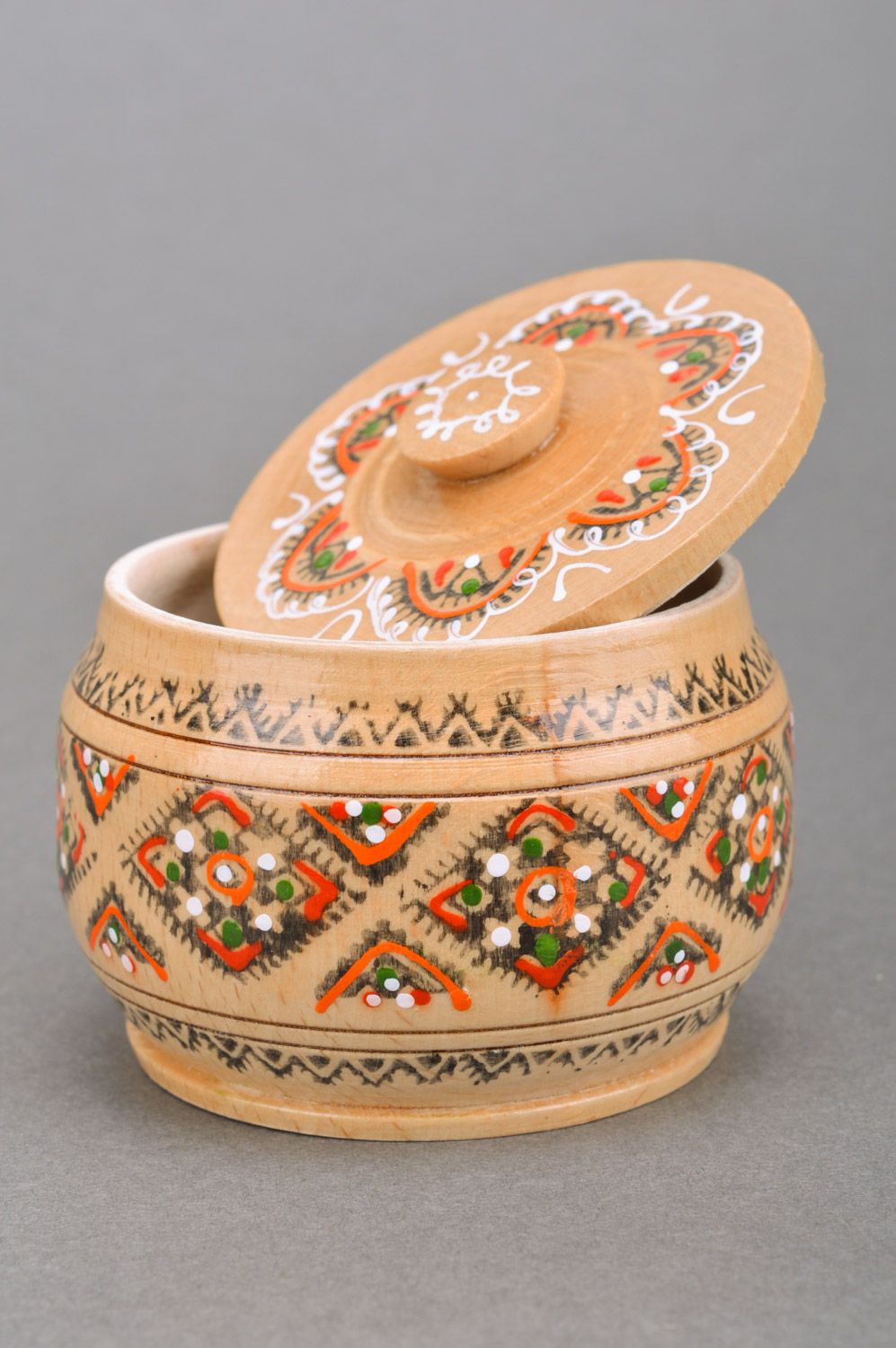 Handmade light round wooden jewelry box with painting in ethnic style photo 5