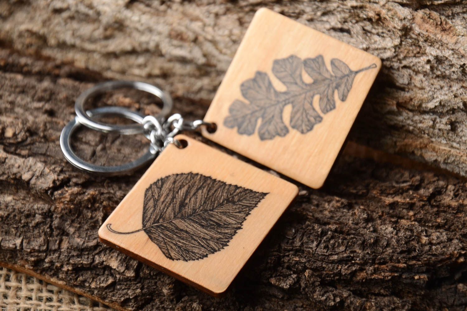Porte-clé en bois Porte-clef fait main avec images de feuilles Cadeau original photo 1