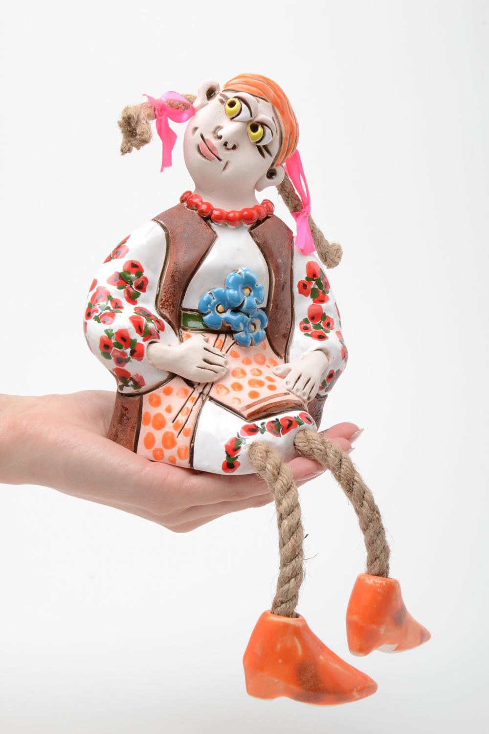 Figura cerámica con forma de chica pintada artesanal bonita foto 5