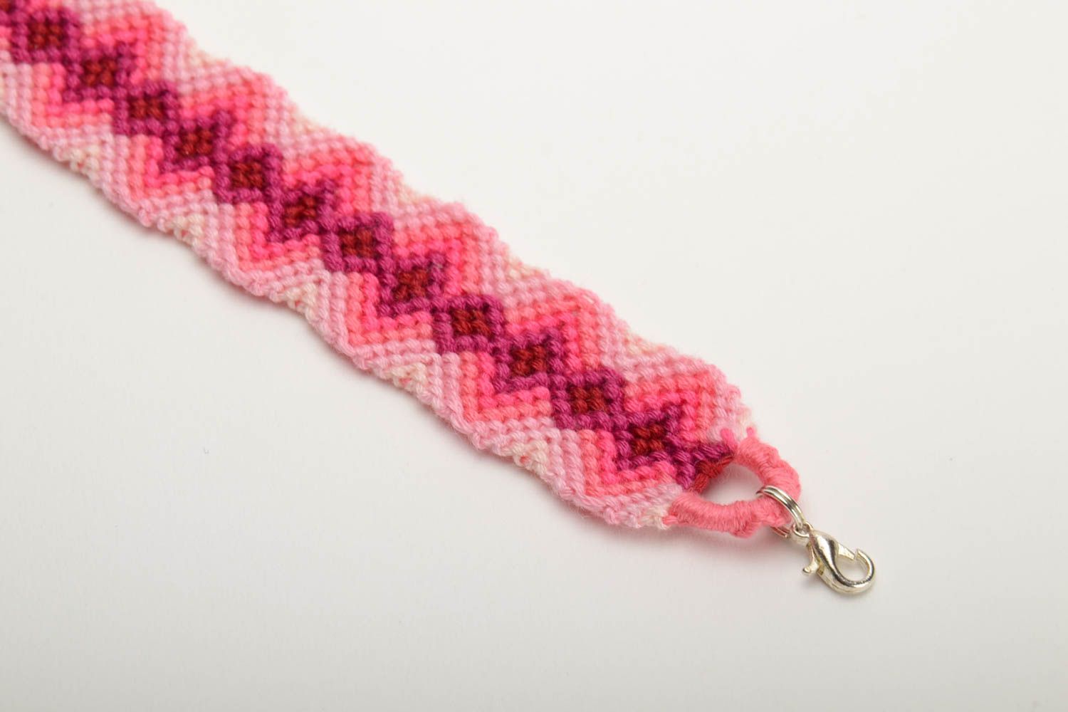 Handgemachtes geflochtenes Armband aus Fäden Mouline rosa rot schön breit für Frau foto 2