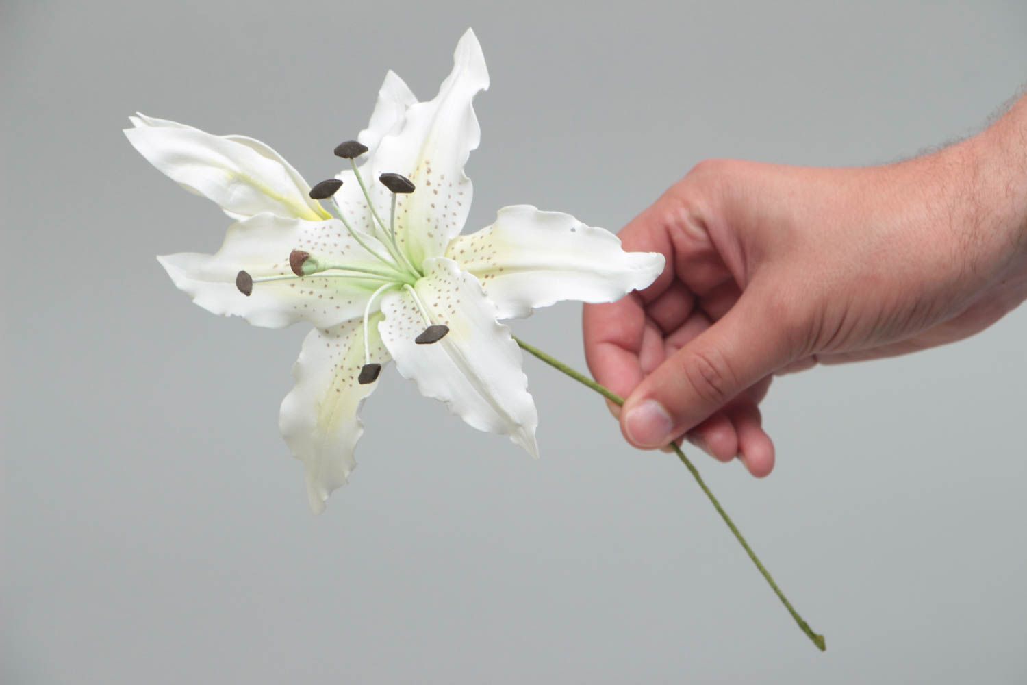Dekorative Blume aus Textil Foamiran für Interieur Dekor handmade weiße Lilie  foto 5