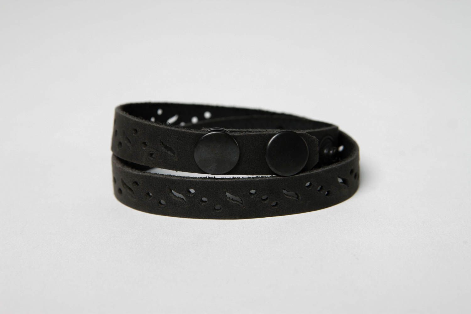 Bracelet en cuir noir Bijou fait main à motifs design Cadeau pour femme photo 4