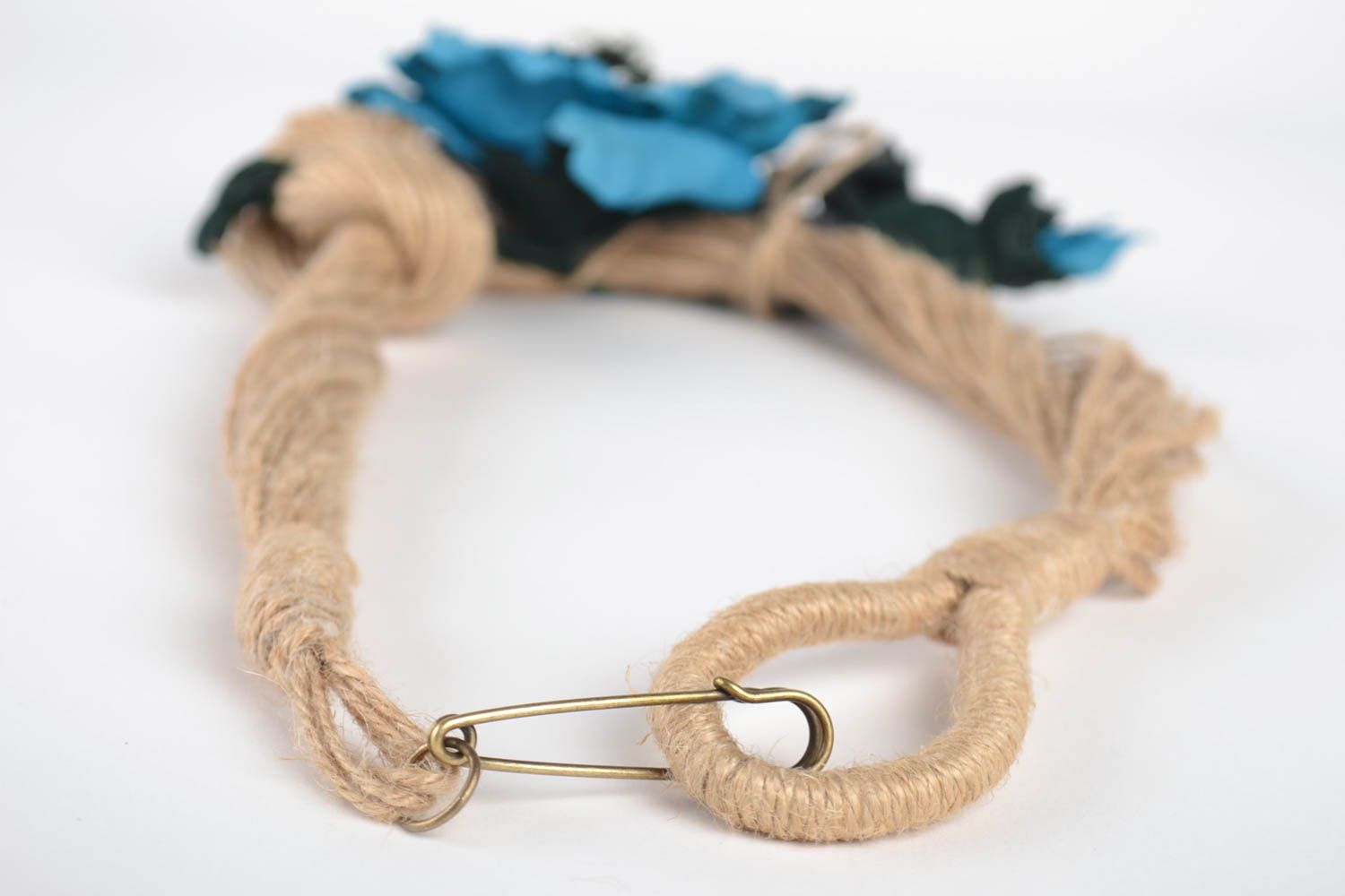 Handmade Halskette für Frauen exklusiver Schmuck Kette mit Anhänger aus Leder  foto 4