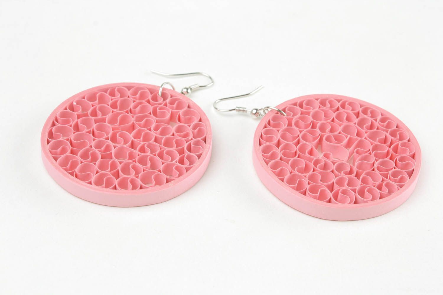 Round paper earrings made ​​using the quilling technique photo 4