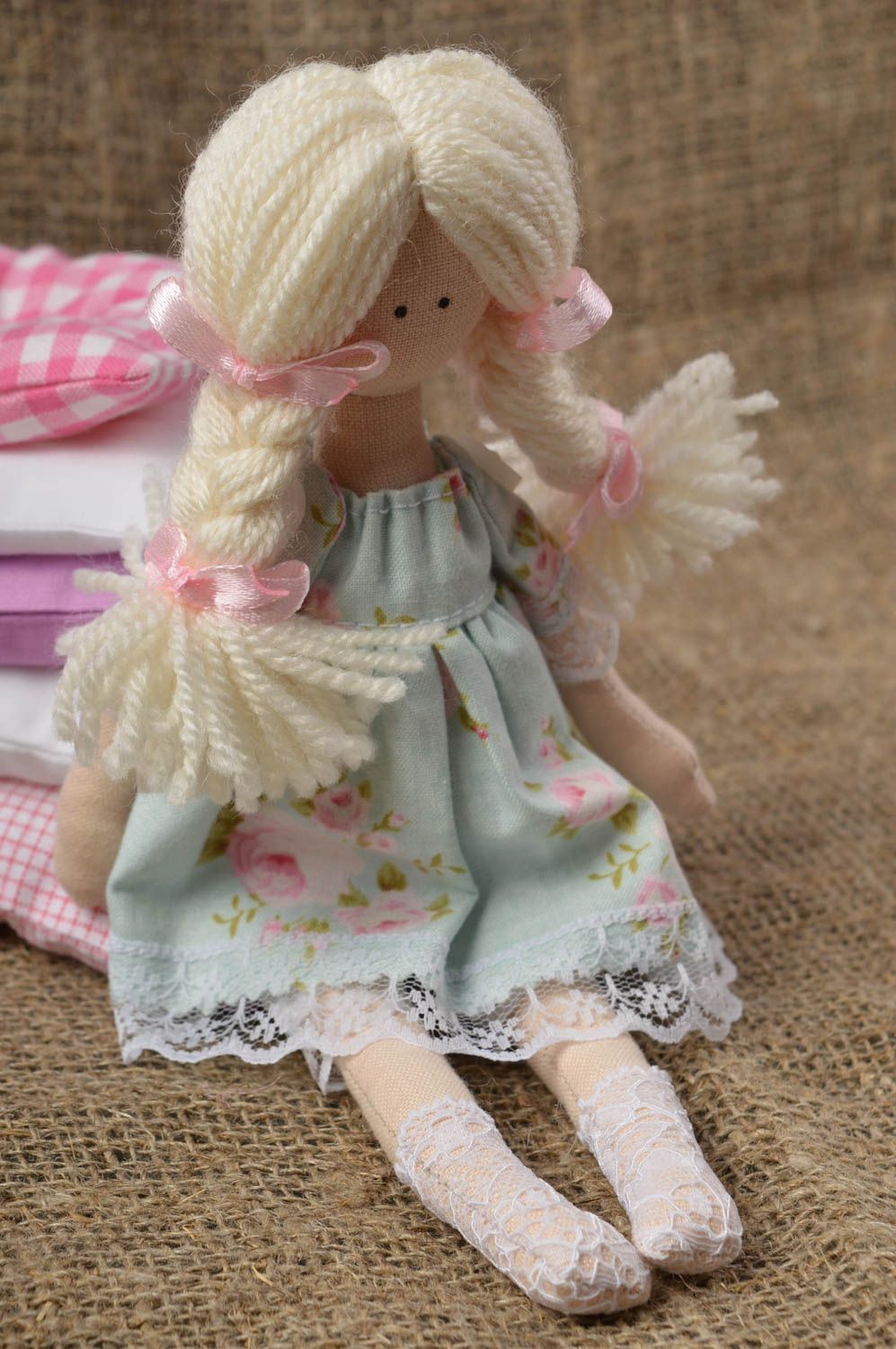 Juguete artesanal de tela natural muñeca de peluche regalo original para chica foto 1