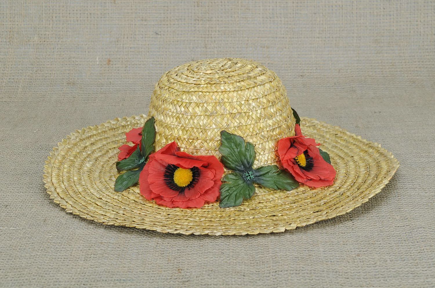Women's hat with poppies photo 2