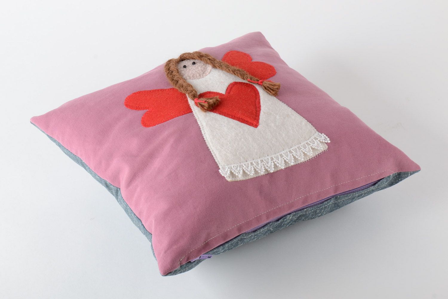 Мягкая диванная подушка со съемной наволочкой из ткани ручной работы Ангел любви фото 2