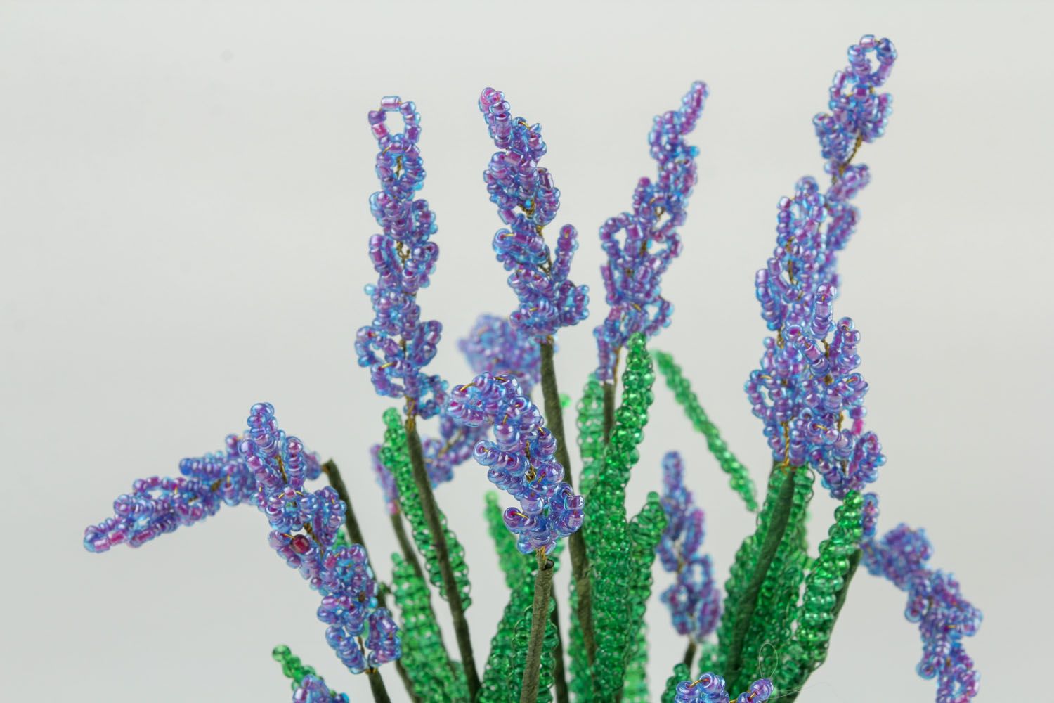 Dekorative Blume aus Glasperlen Lavendel foto 5