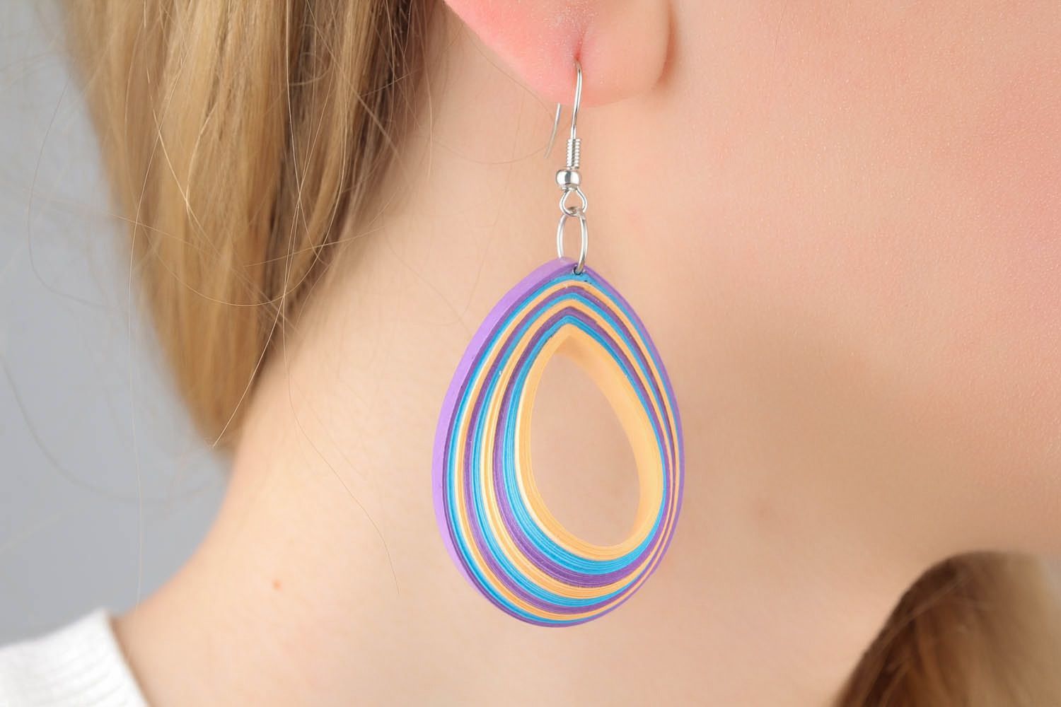 Paper earring made using quilling technique photo 1