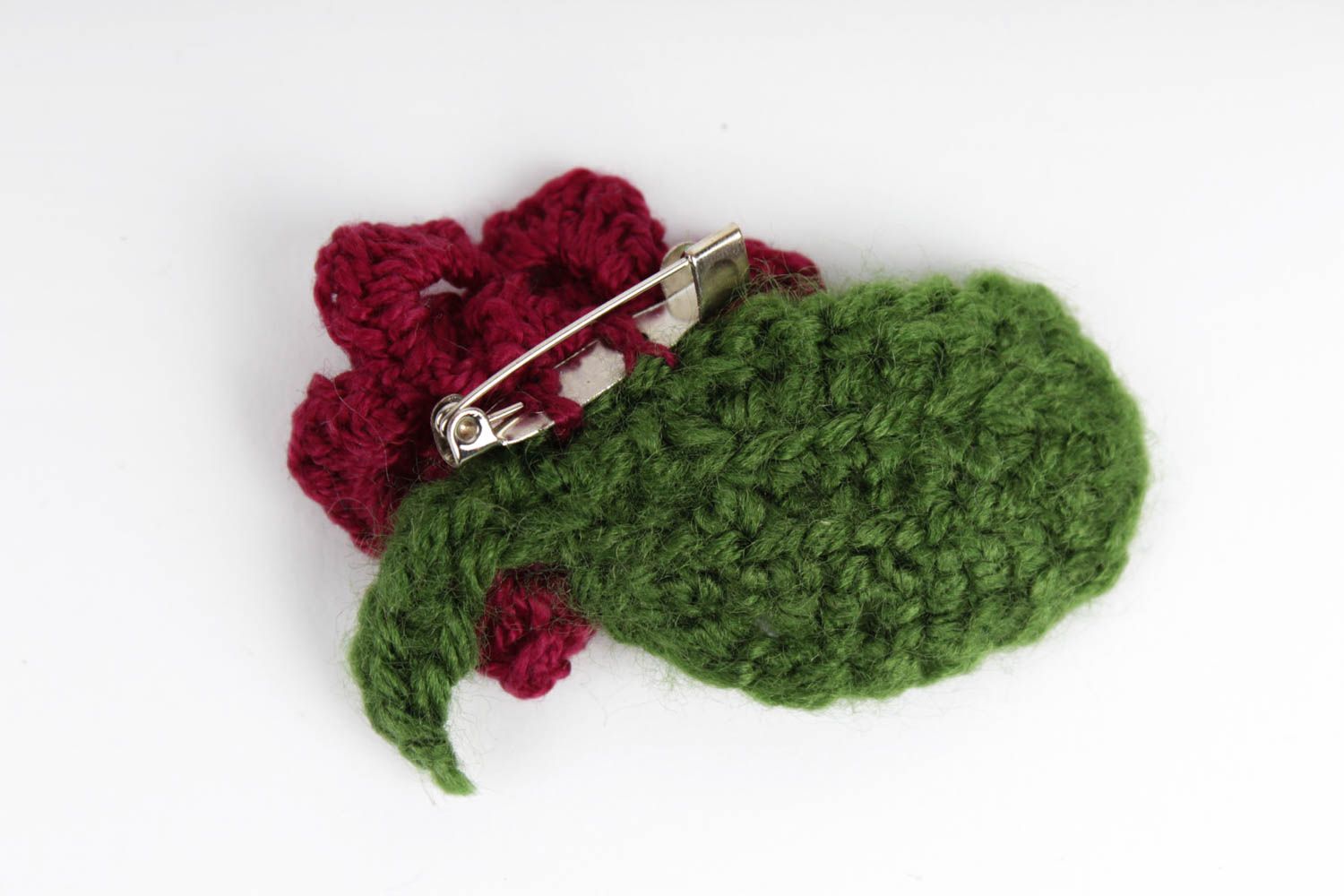 Broche tricot au crochet Bijou fait main fleur bordeaux coton laine Cadeau femme photo 5