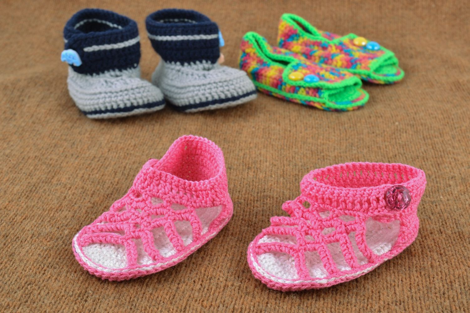 Beautiful handmade pink lacy knitted baby booties sandals for girl photo 1