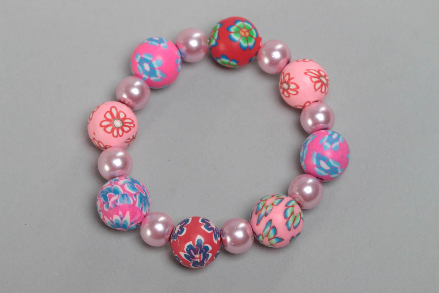 Pink handmade designer children's polymer clay bead bracelet with flower pattern photo 3