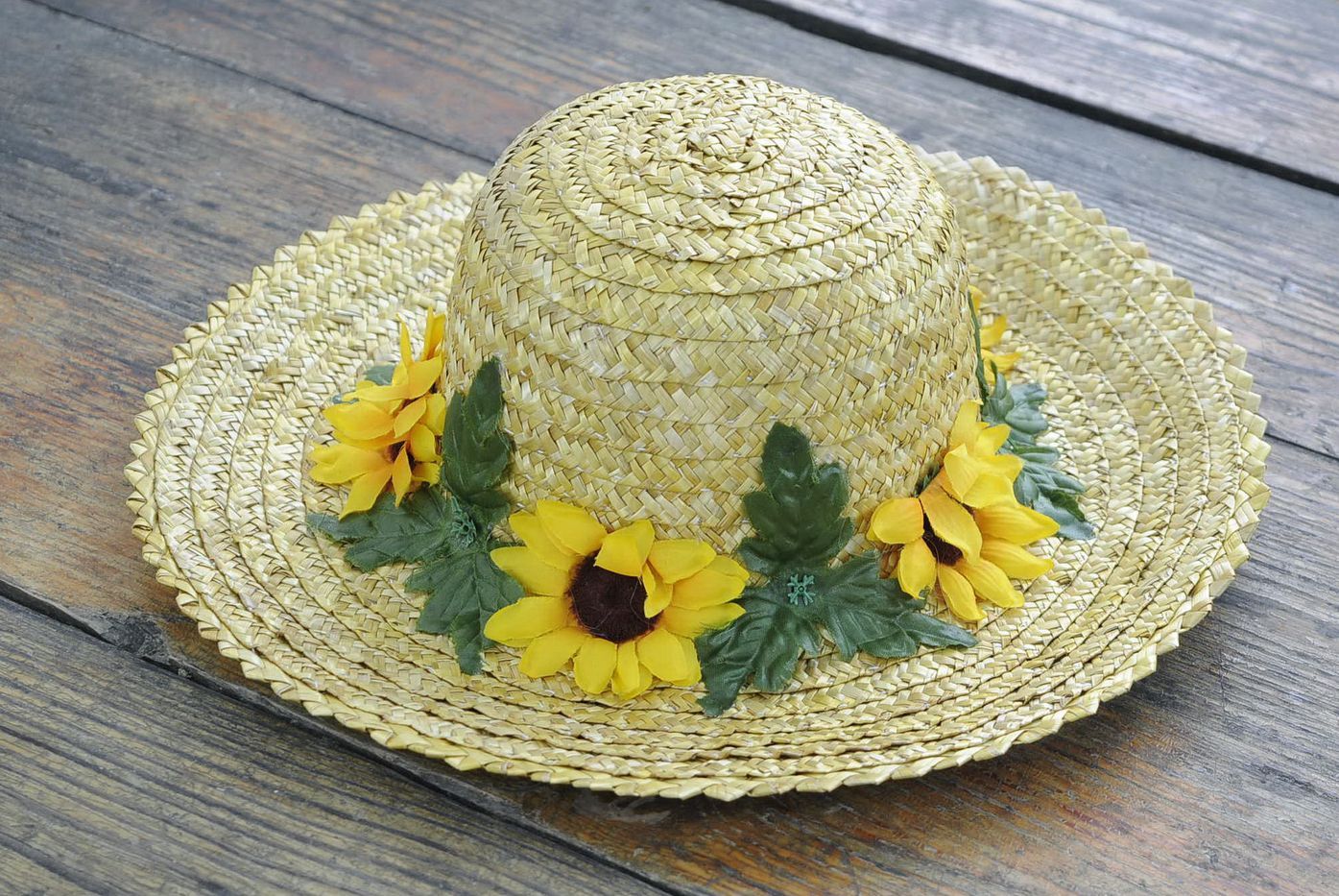 Women's hat with sunflowers photo 3