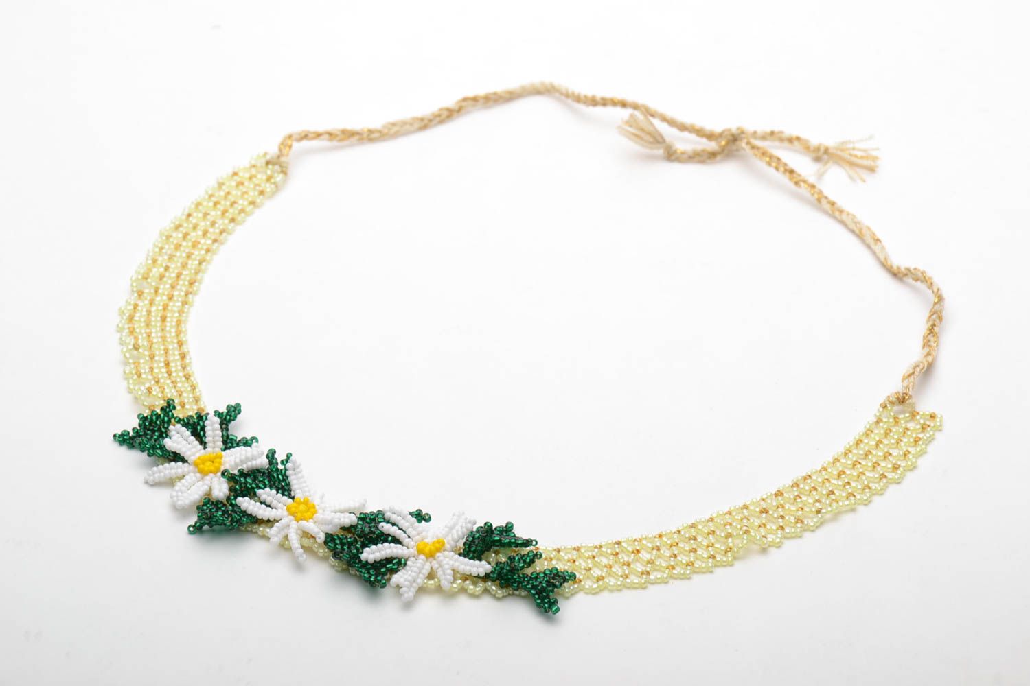 Beaded necklace with flowers photo 3