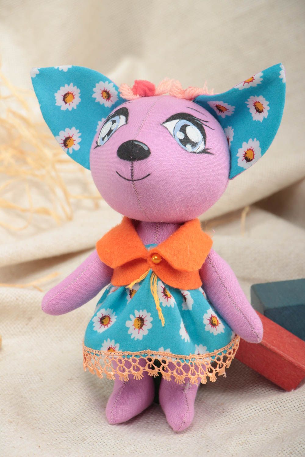 Juguete de tela artesanal pequeño bonito con forma de gata floral para niños foto 1