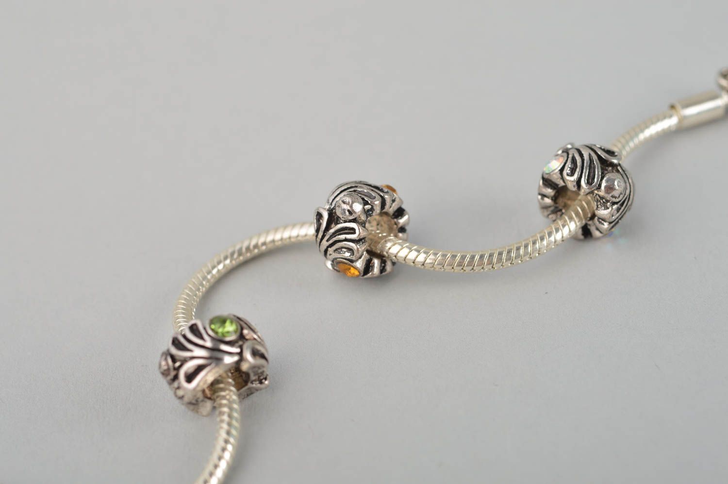 Bracelet fin Bijou fait main en métal avec perles fantaisie Cadeau femme photo 5