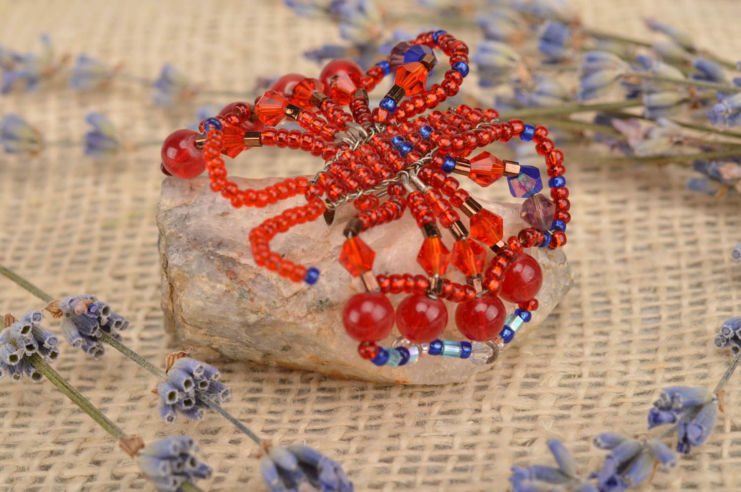 Broche papillon rouge en perles de rocaille faite main jolie de créateur photo 1