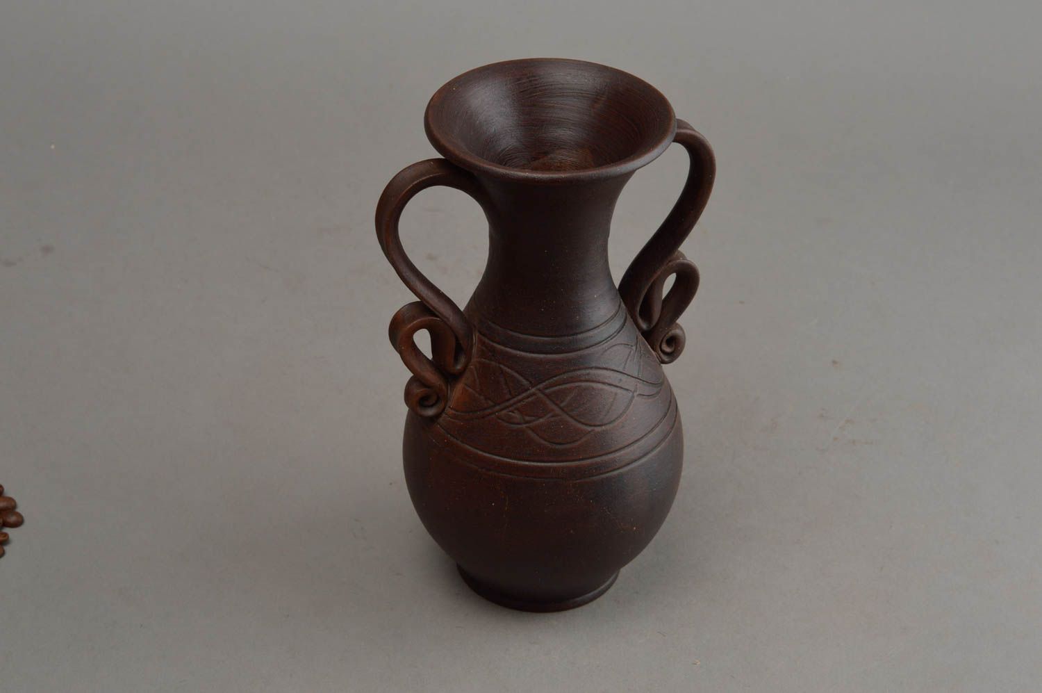 Schöne künstlerische braune dekorative Vase aus Ton mit breitem Hals handmade foto 8