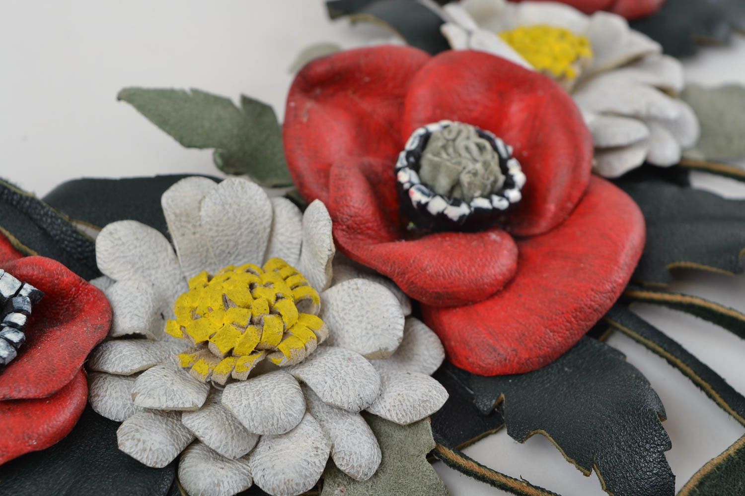 Collier fleurs en cuir et perles fantaisie volumineux fait main original photo 4